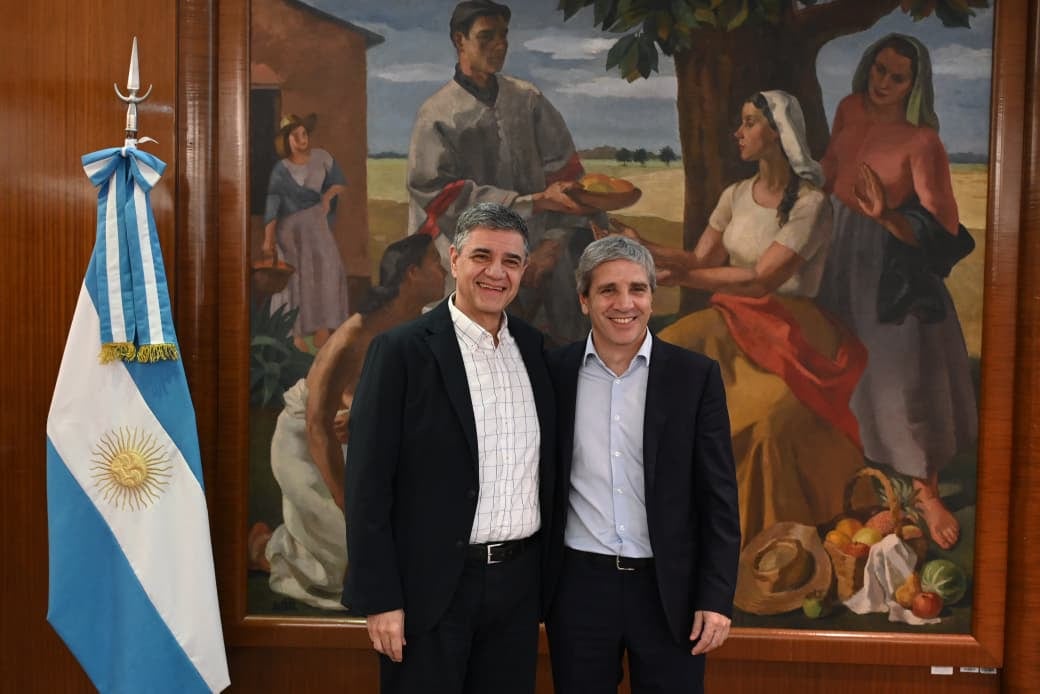 El ministro de Economía, Luis Caputo, recibió en noviembre al jefe de gobierno Jorge Macri en el Ministerio de Economía para negociar la cancelación de la deuda de Nación con ciudad.