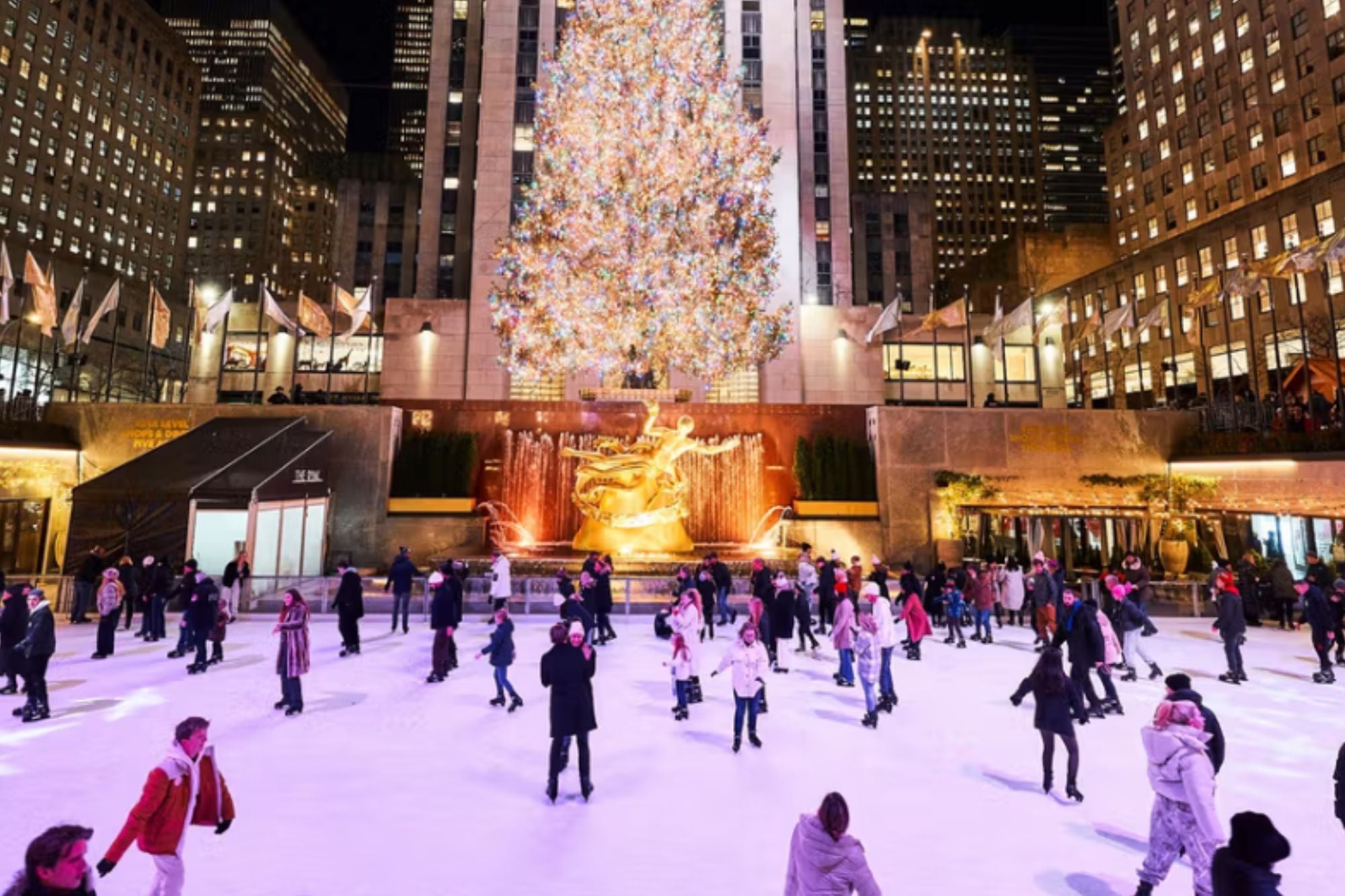 Patinar sobre hielo en el Rockefeller Center de Nueva York en 2025: cuánto cuesta la entrada y el alquiler de patines