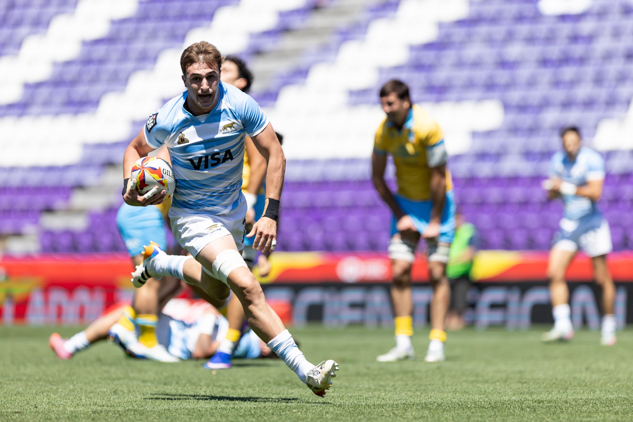 Martiniano Arrieta escapa al try para los Pumas 7s, ante Uruguay, en Valladolid