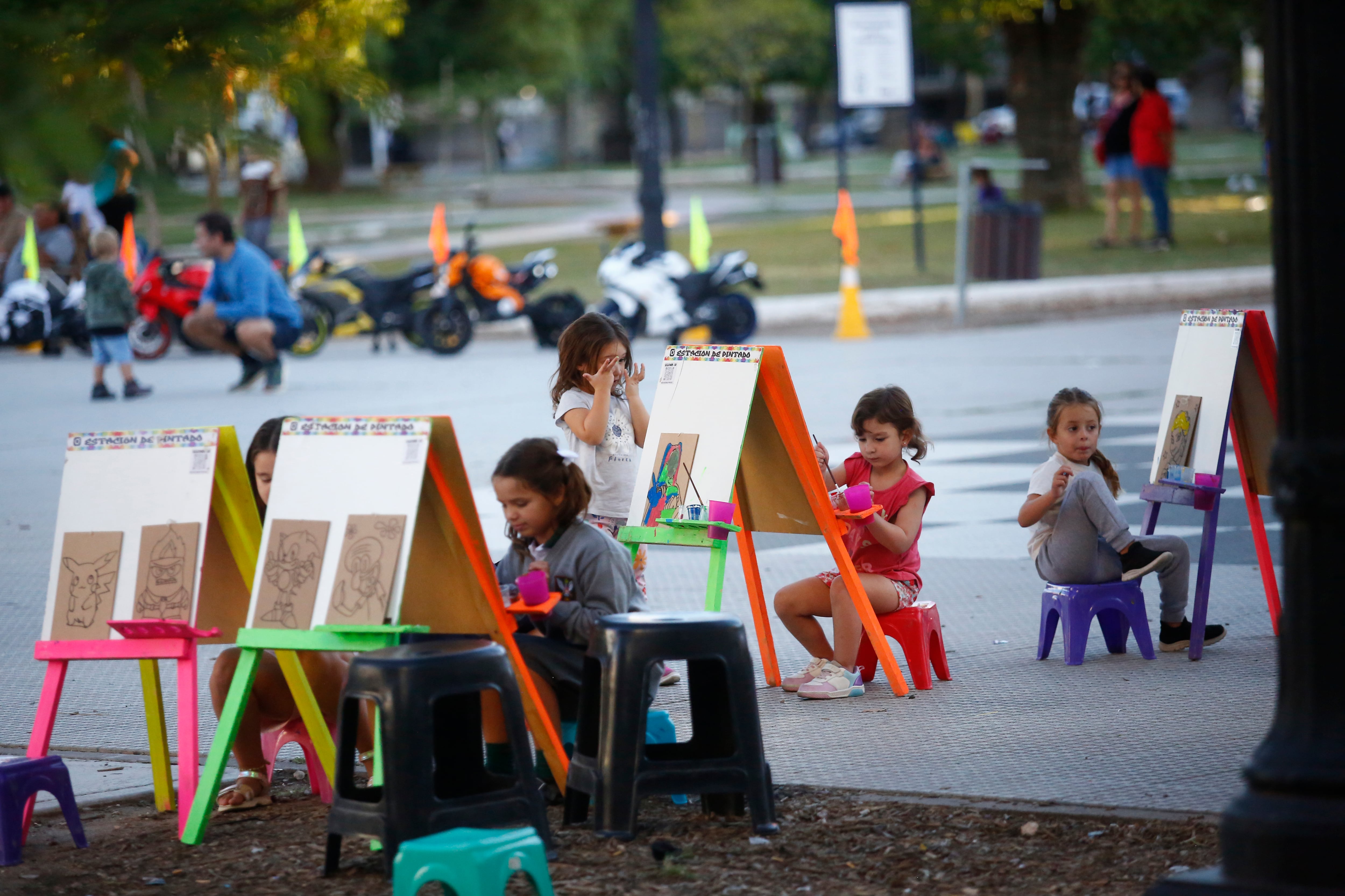 “El agua todavía está con nosotros”: A un año de la inundación, Bahía Blanca se recupera de la furia de la naturaleza