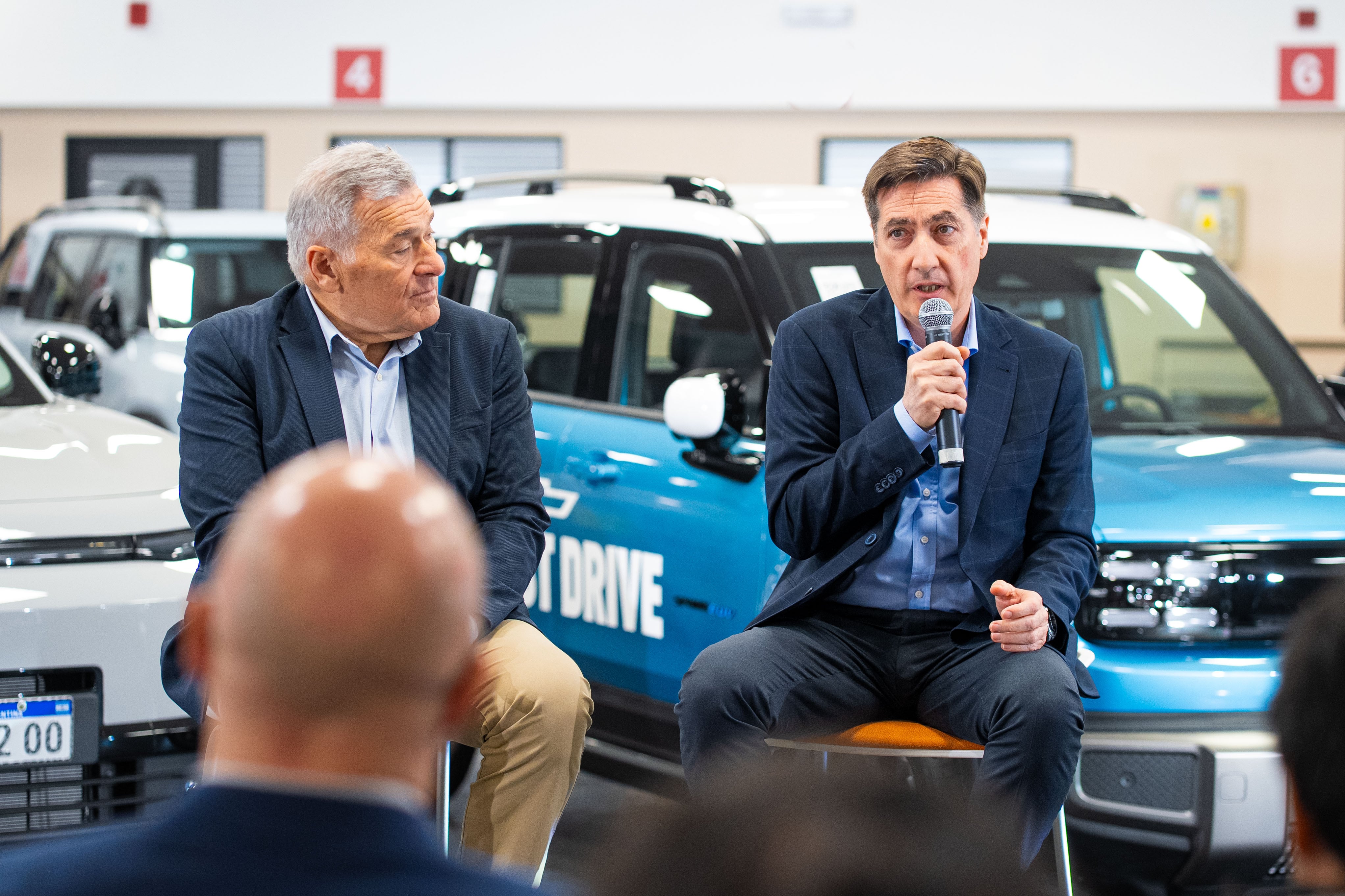 Claudio Damiano, especialista en electromovilidad, y Federico Polzoni, gerente de Siniestros Motor de La Caja