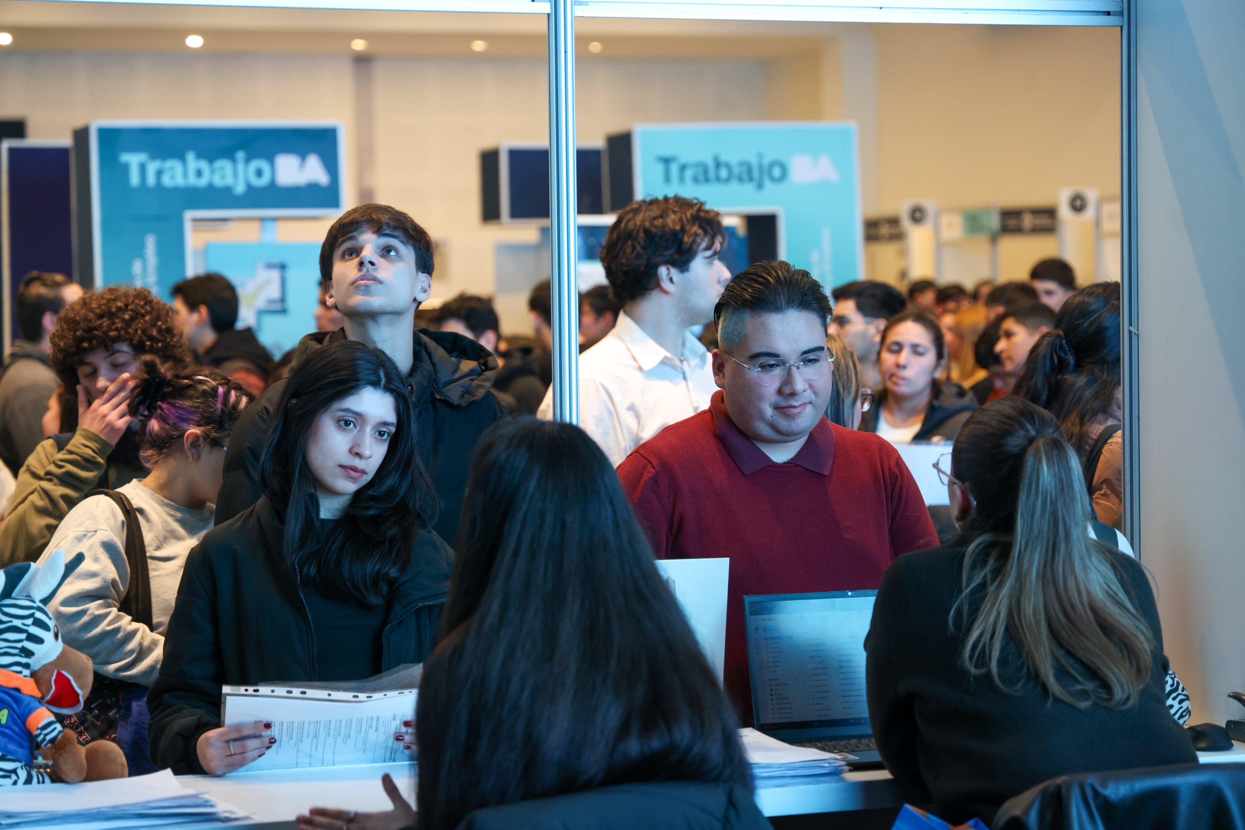 Los problemas de trabajo (41%) y la inflación (17%) lideran, según el último relevamiento de la consultora Aresco, los desvelos de los argentinos