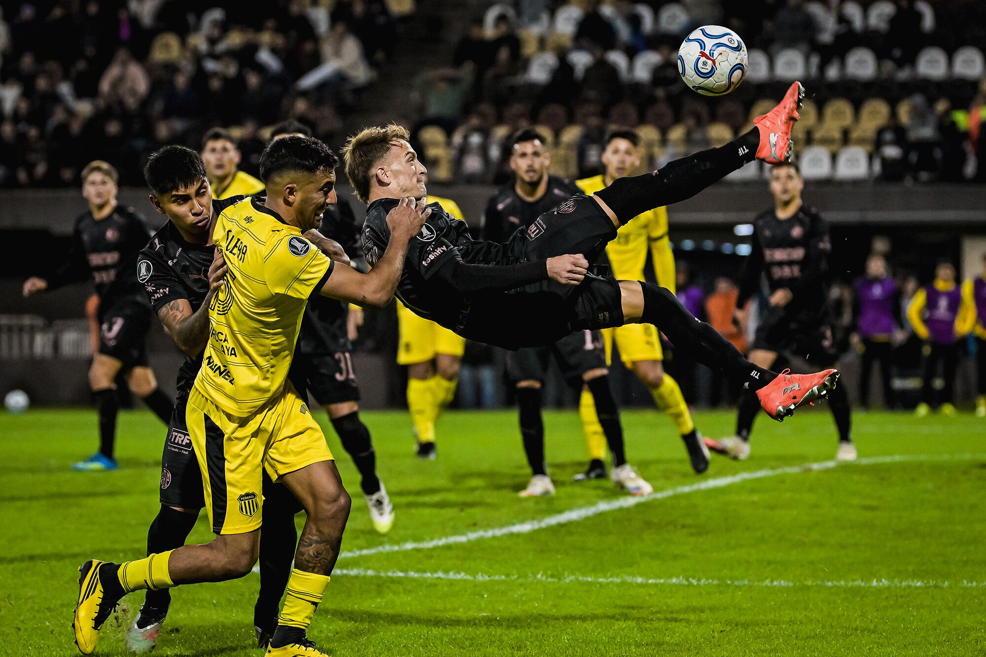 Platense empató con Peñarol y acaricia la clasificación en la Copa Libertadores