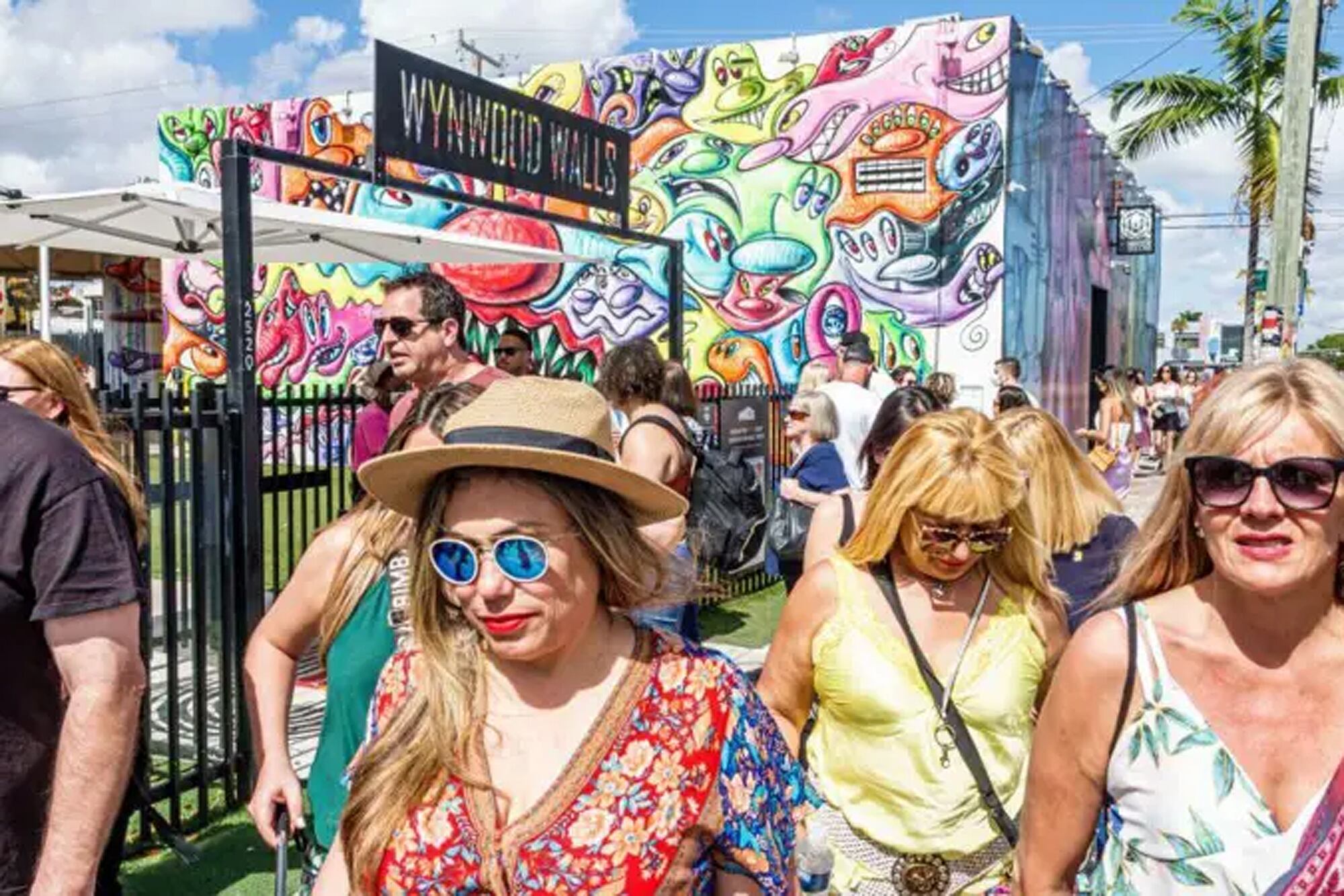 Según la página web de Wynwood Walls, el museo tiene más de 3.200 metros cuadrados de murales