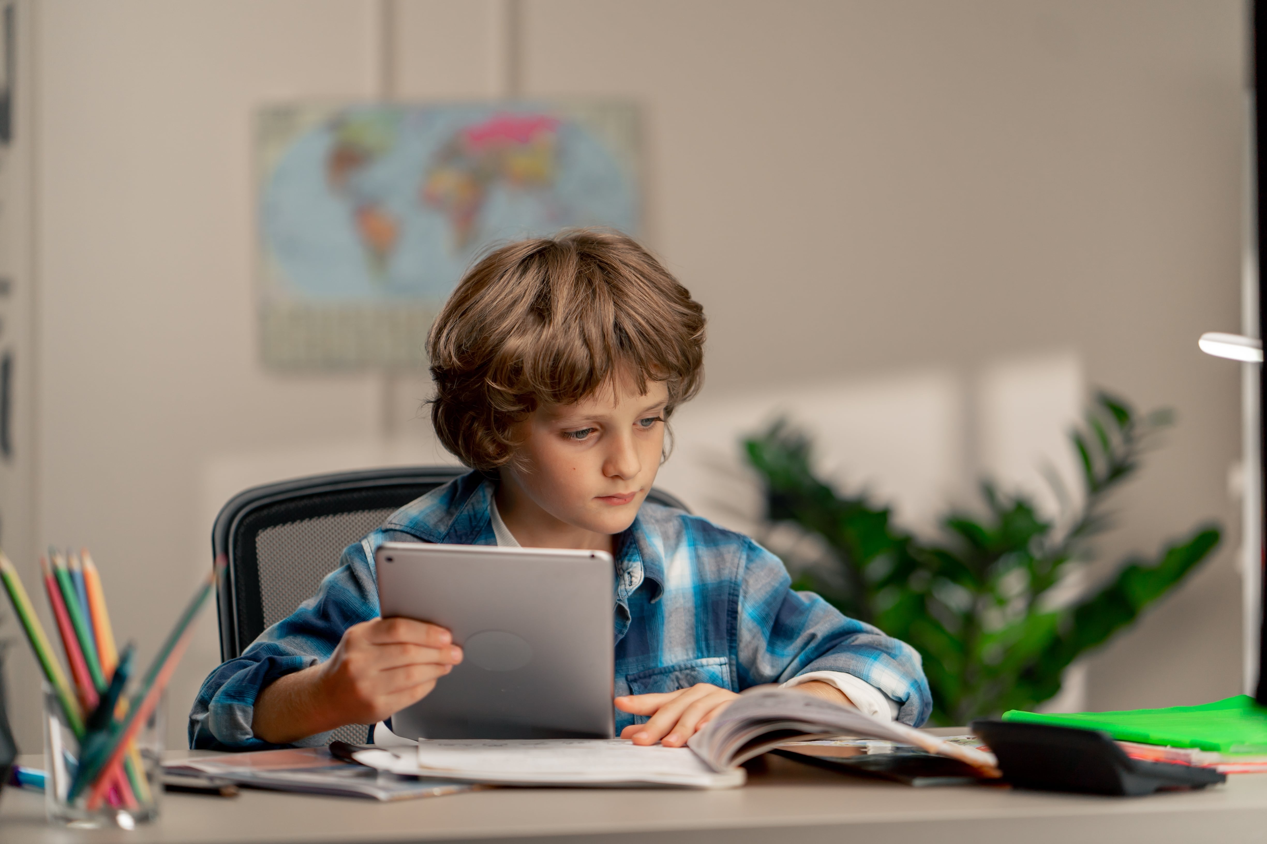 La IA puede ayudar a los niños a entender cada materia para hacer la tarea