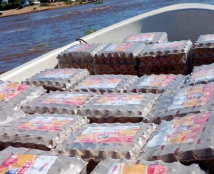 La mercadería ilegal se detecta fácilmente: “Son cajas rotuladas en portugués (de Brasil) o que dice directamente huevo de Paraguay; el boliviano es el único que viene sin rotular, pero lo atan con hilo, no lo encintan como en la Argentina, y esa es la manera que sabemos que viene de ese país