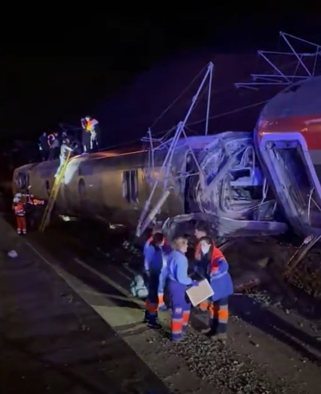 La escena el choque entre dos trenes de alta velocidad en Adamuz, España