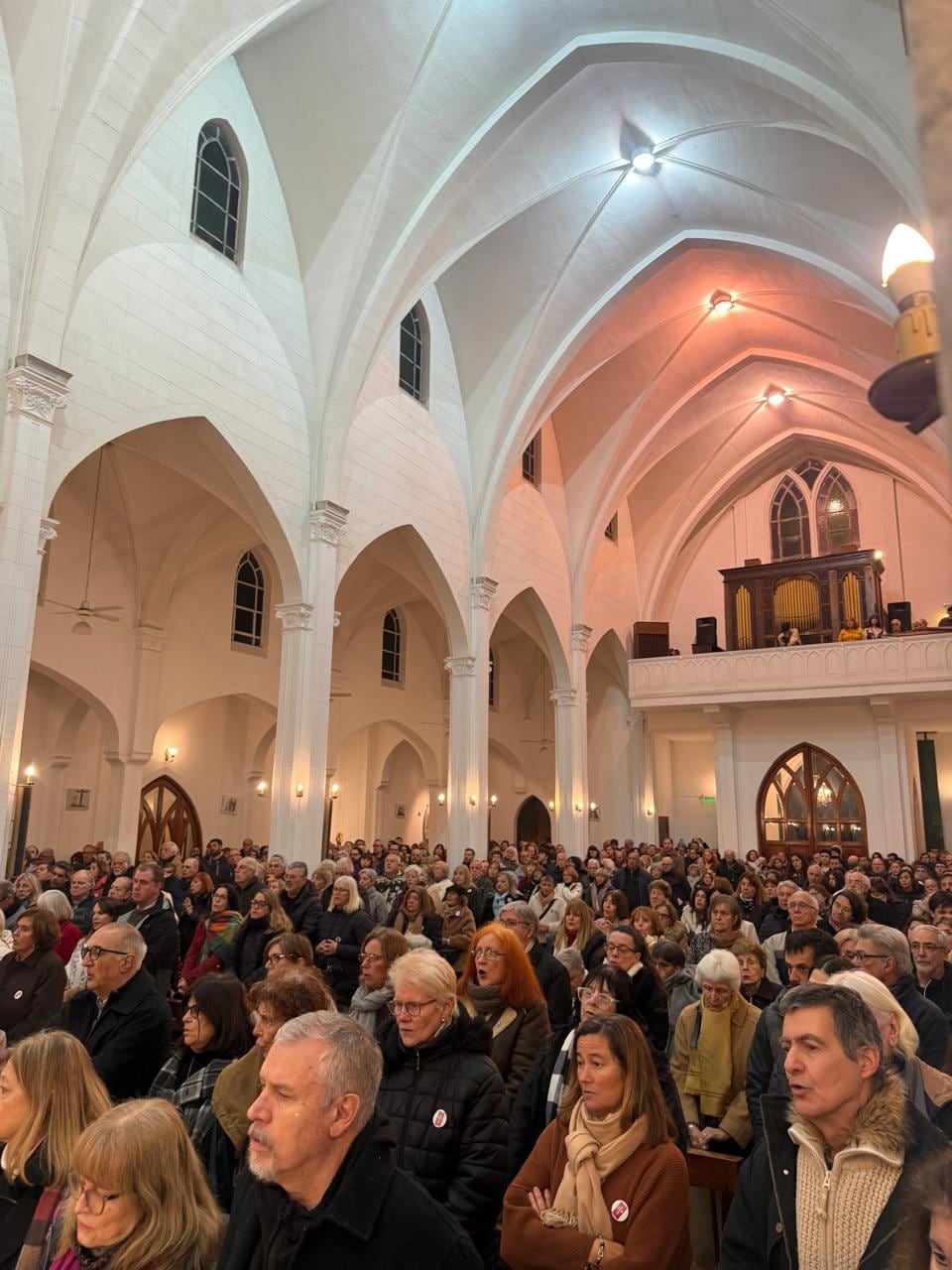 La parroquia de San Patricio, colmada en el 50° aniversario del asesinato de los curas°palotinos