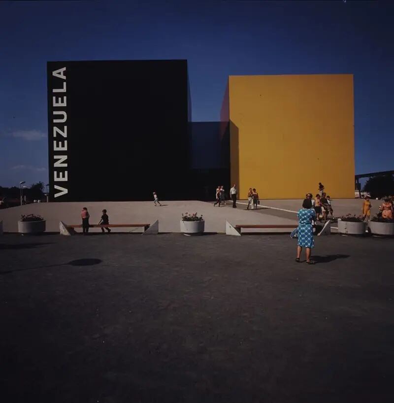 Aunque casi la totalidad de la obra de Villanueva se circunscribió a Venezuela, salvo dos pabellones para exposiciones en el extranjero, el arquitecto es una figura internacional