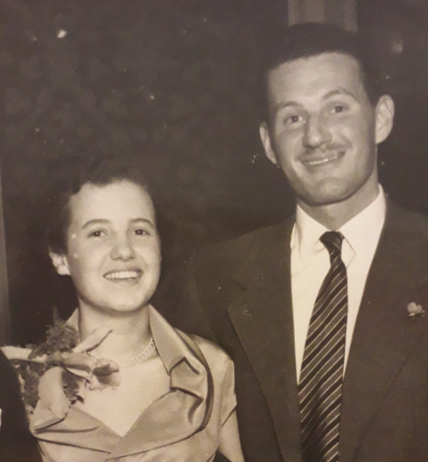 Ruth, junto a George durante el compromiso previo al matrimonio.