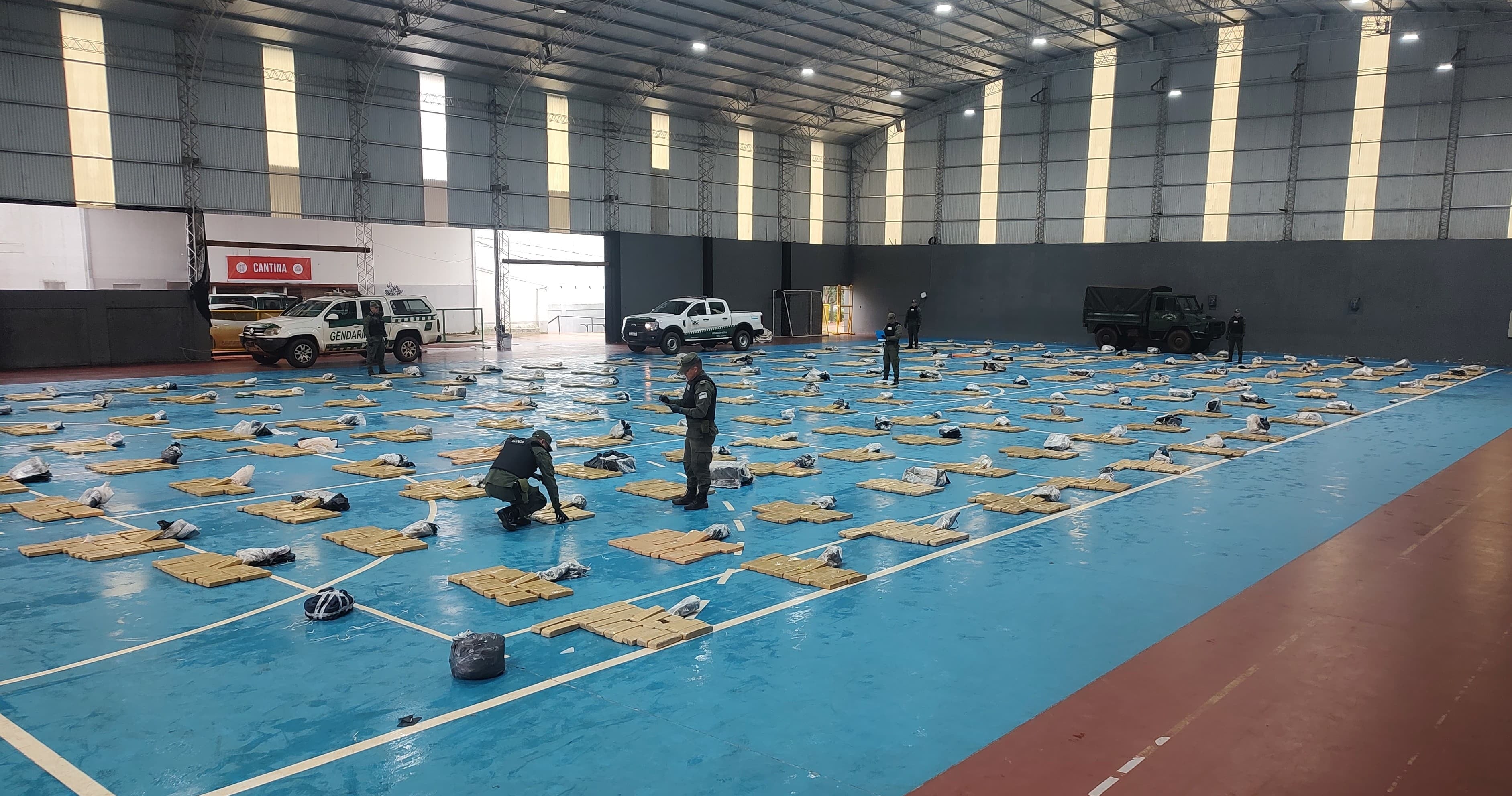 Gendarmeria decomiso más de tres toneladas de marihuana.