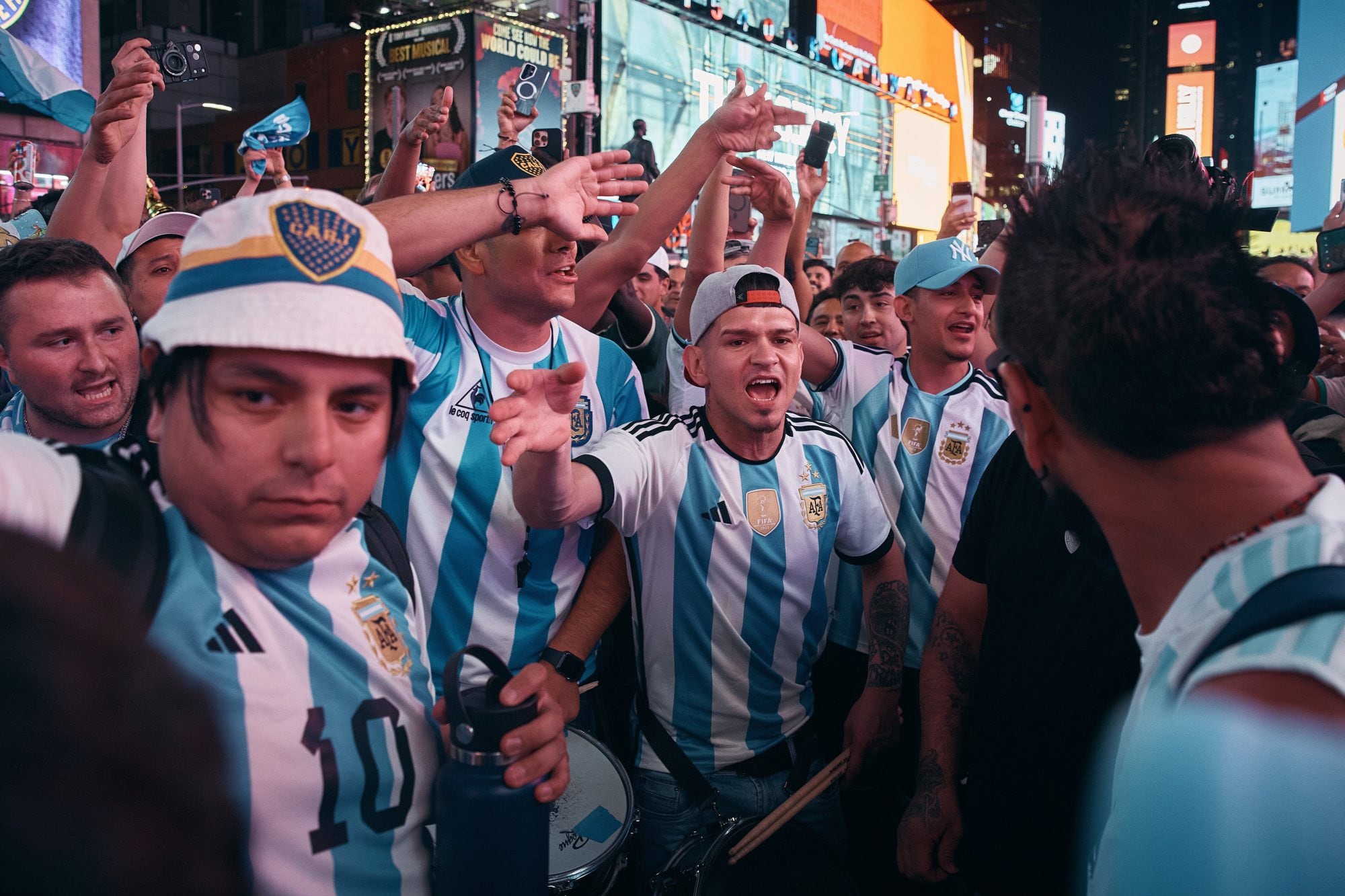 Hinchas argentinos en Time Square