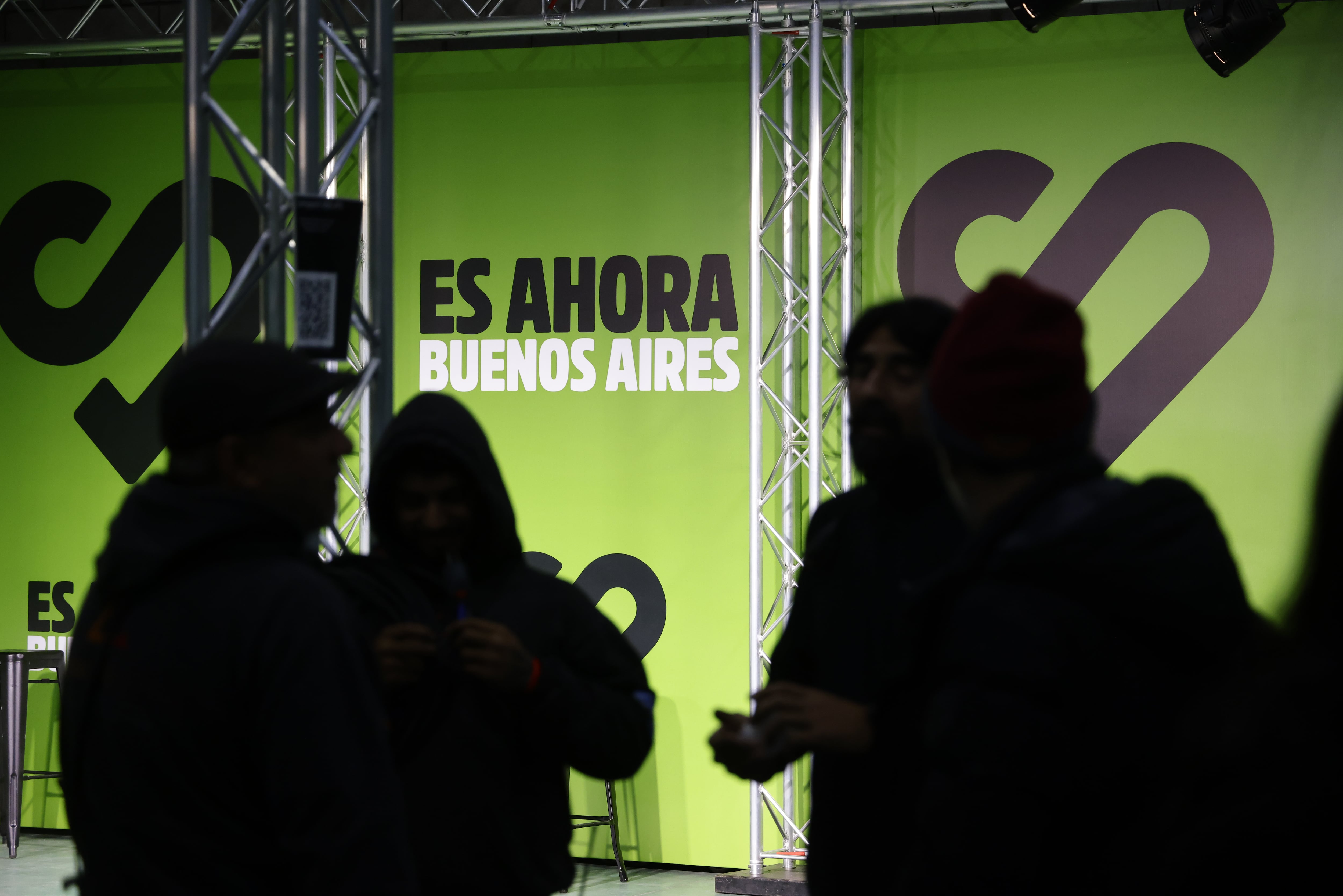 El color verde predomina en el búnker, como en toda la campaña de Santoro