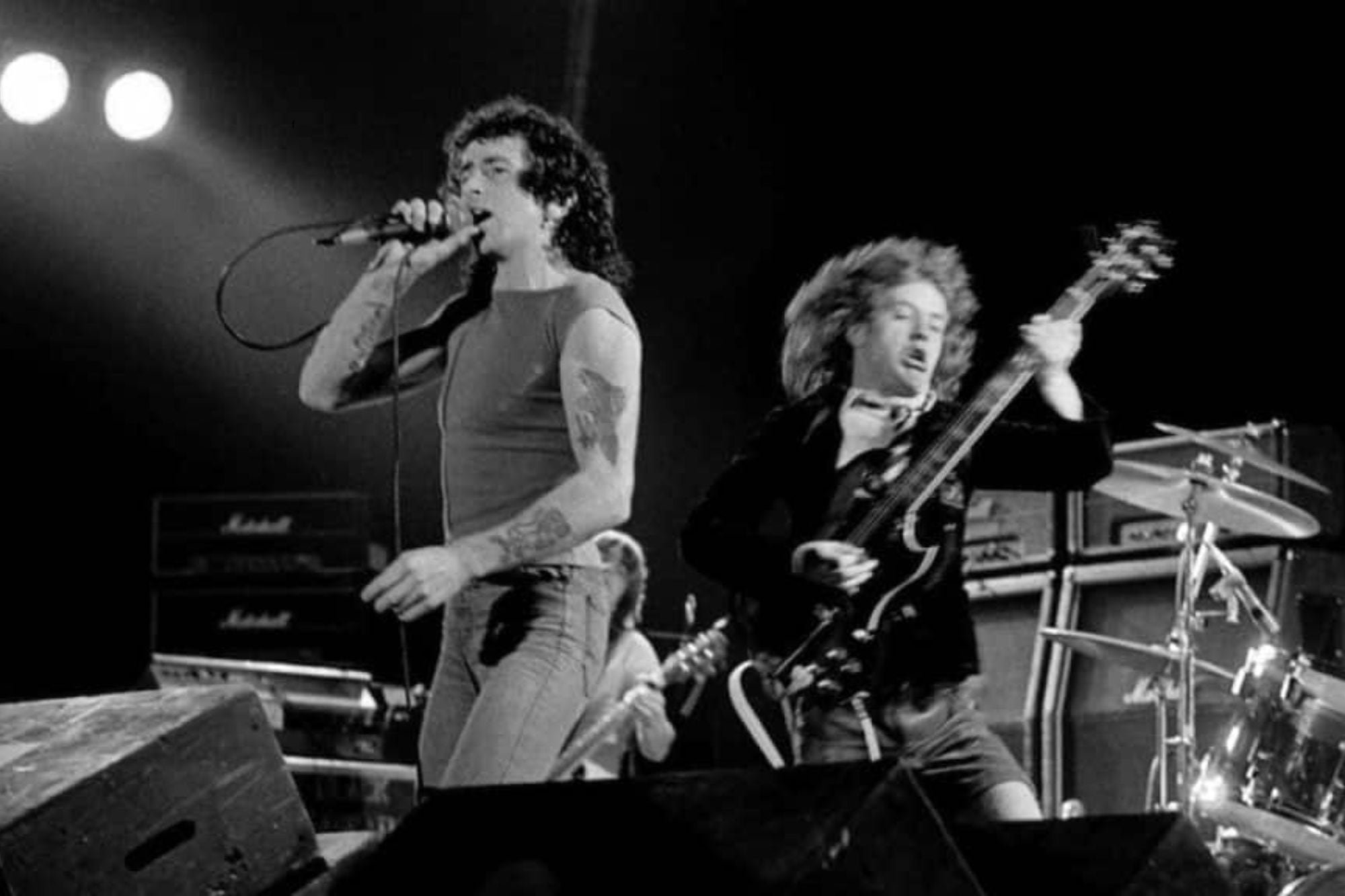 Bon Scott nació en Escocia en 1946 y se mudó a Australia durante su infancia