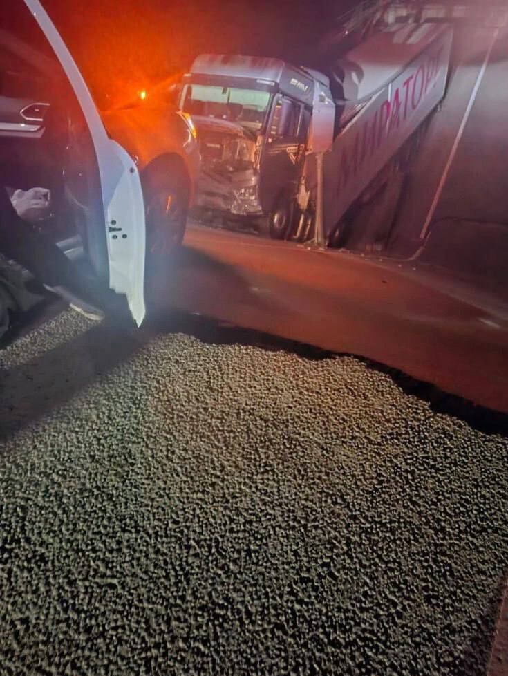 El puente caído desde la perspectiva de los conductores que estaban a punto de pasar por arriba del mismo.