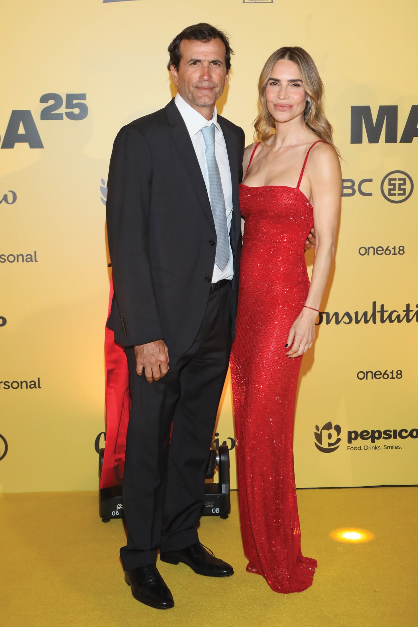 Adolfo Cambiaso junto a su mujer, María Vázquez,
quien para la ocasión eligió un vestido al rojo vivo de
María Gorof