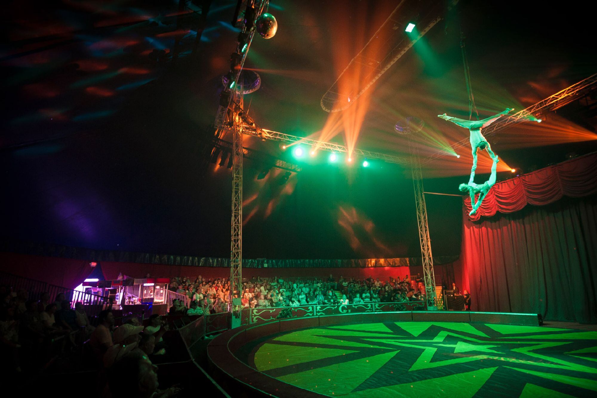 El circo Hollywood tiene siete números rotativos con camellos, caballos, perros, payasos, temerarios, magos y trapecistas
(Florida State Fair)