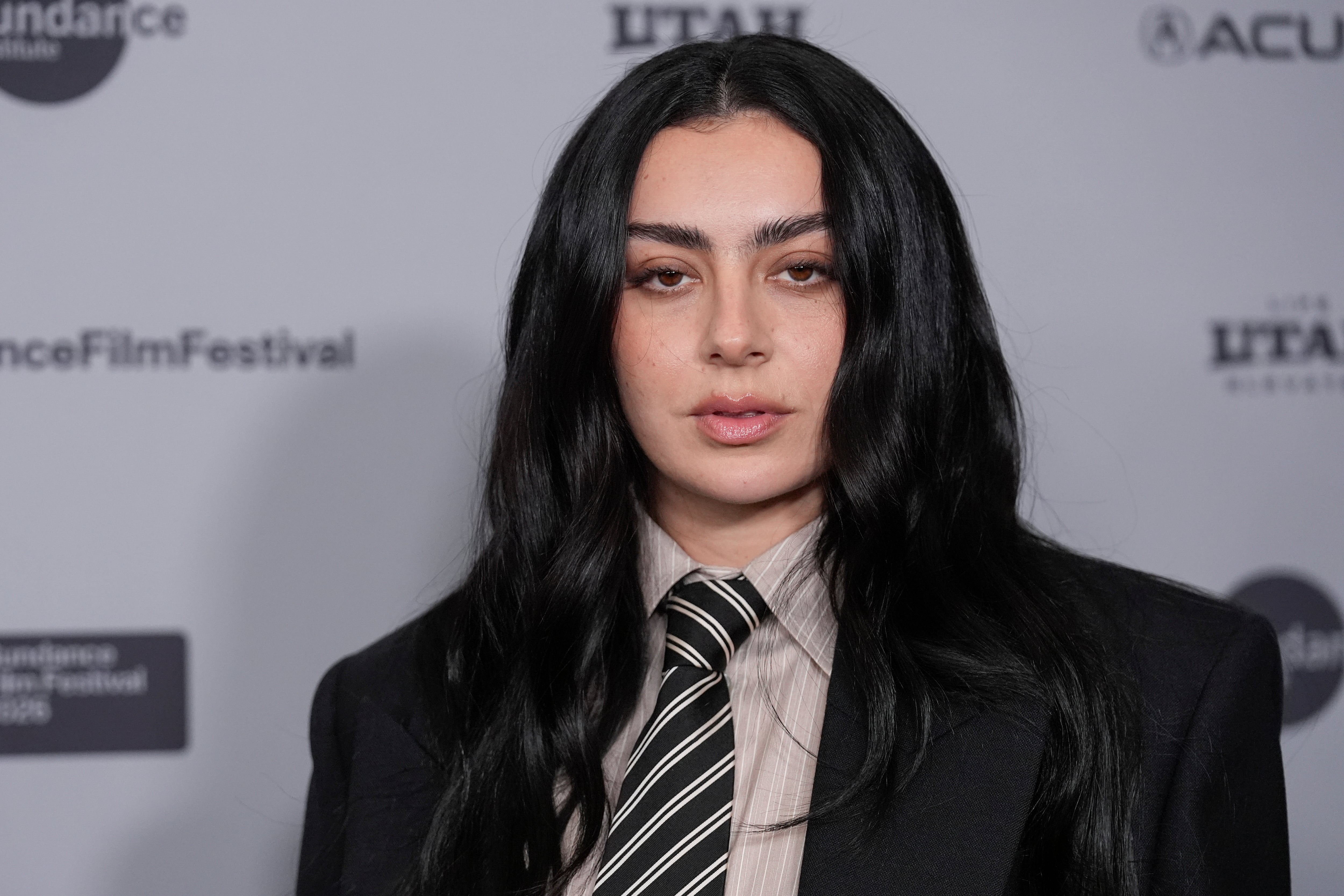 El anteúltimo álbum de Charli XCX originó el fenómeno virtual