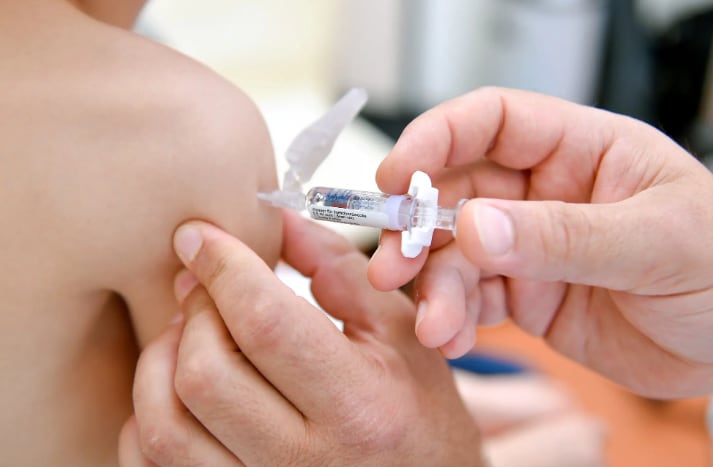 Las autoridades en California recomiendan vacunarse para prevenir la sarampión en medio de un brote activo en el estado