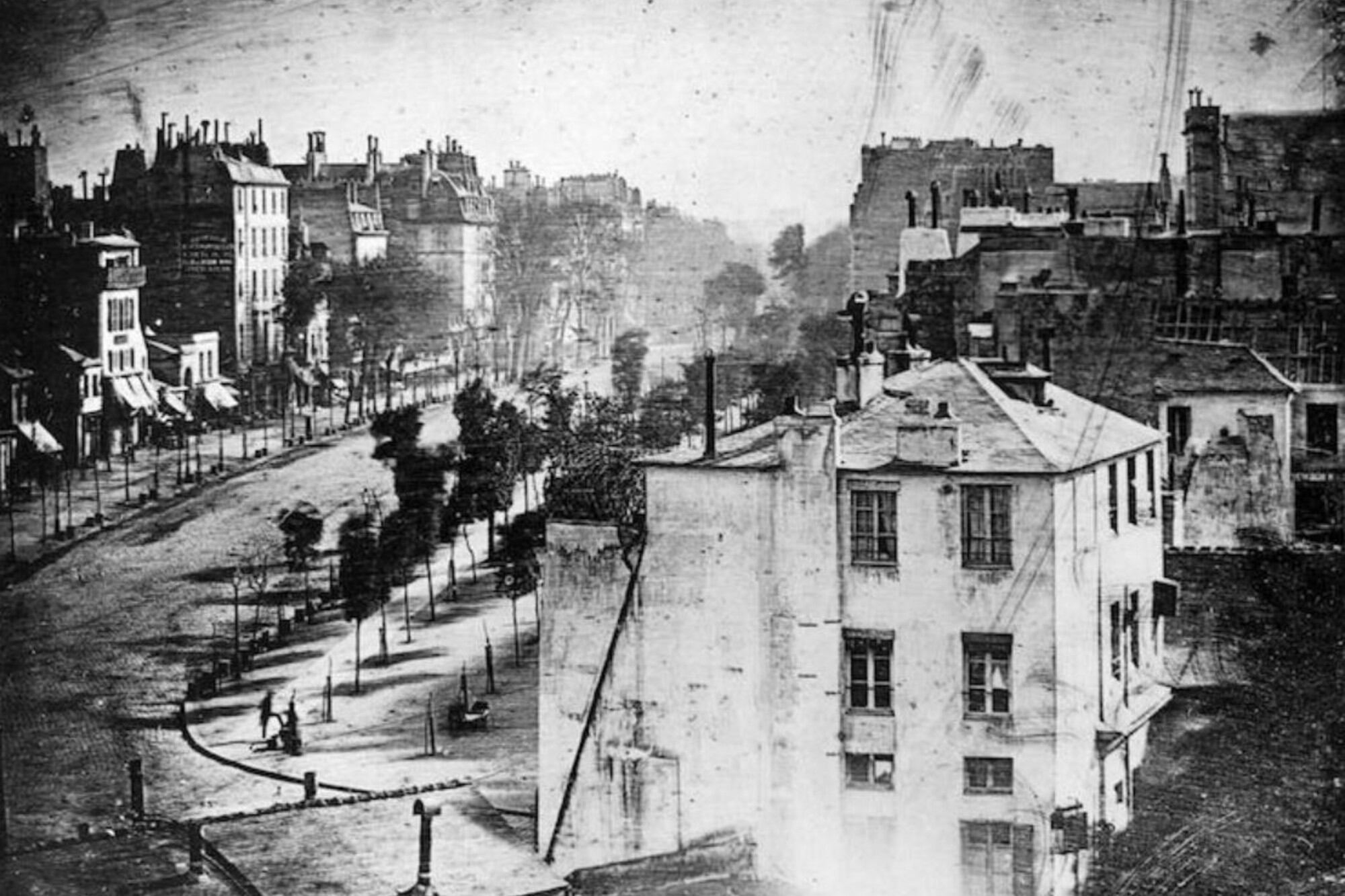 La primera fotografía de la historia fue tomada por Louis Daguerre en el Boulevard du Temple