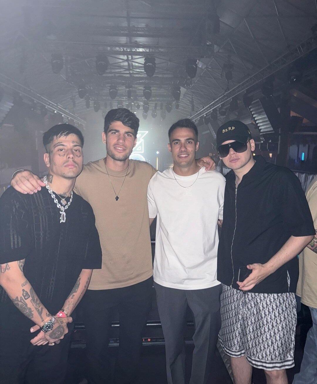 En julio de 2024 Duki, Bizarrap, Carlitos Alcaraz y Sergio Reguilón concidieron en una fiesta privada