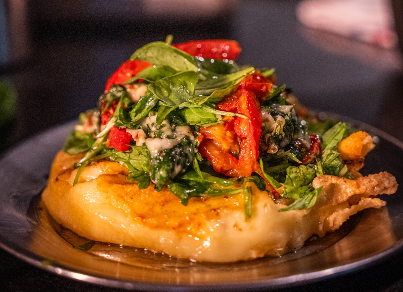 Provoleta con champis a la provenzal