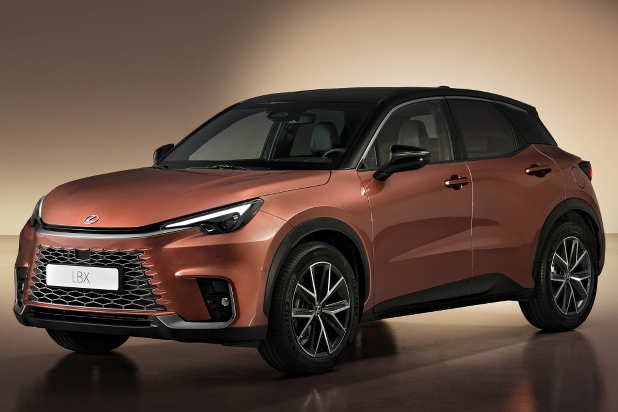 Así es el nuevo SUV de lujo de Lexus que trae el primer airbag central del país