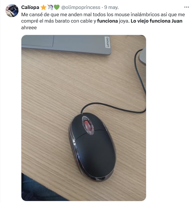 El mouse con cable es un ejemplo de