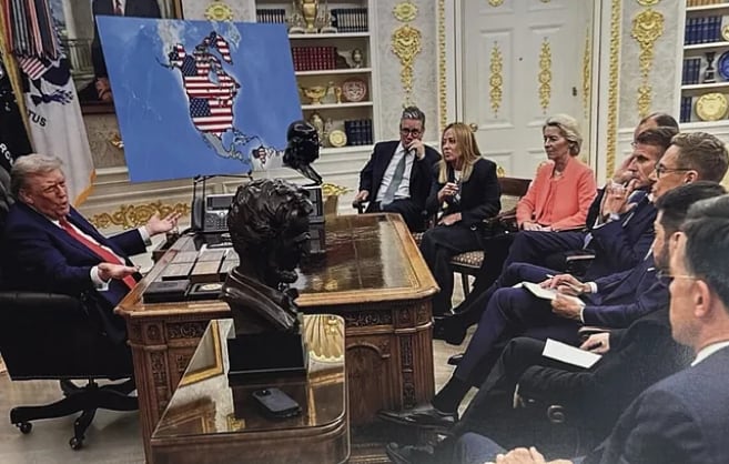 Imagen falsa de Trump con sus asesores y un mapa con Canadá, Groenlandia y Venezuela bajo bandera de EEUU.@realDonaldTrump