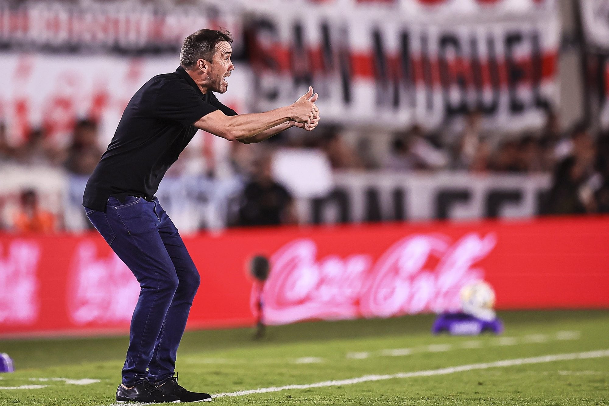 En su primer partido como DT de River en el Monumental, Coudet se regaló un triunfo