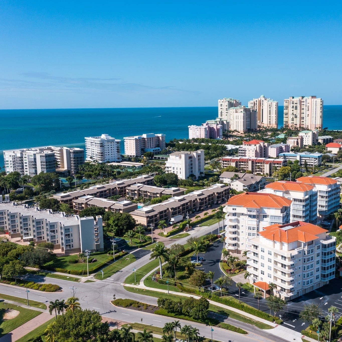 El centro de la ciudad de Naples es el lugar ideal para los amantes de la comida por su oferta de restaurantes