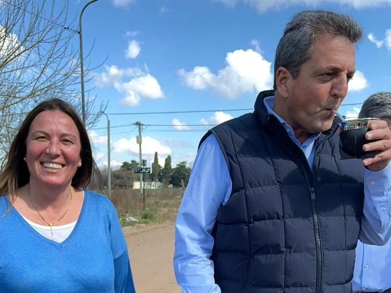 Sergio Massa junto a Valeria Arata, candidata a senadora por la cuarta sección