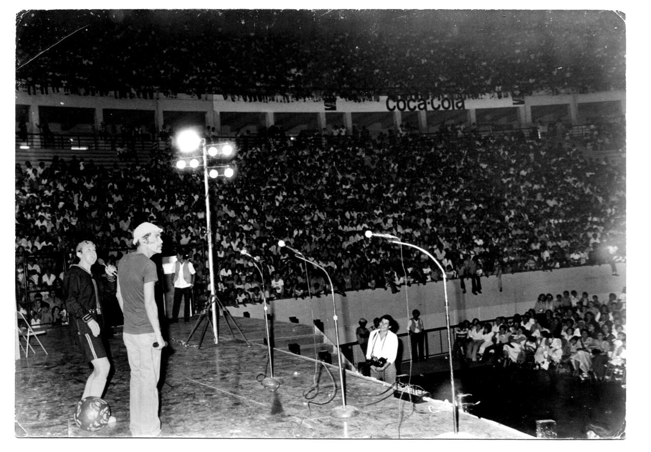 Quico (Carlos Villagrán) y Don Ramón (Ramón Valdés) en una de las giras