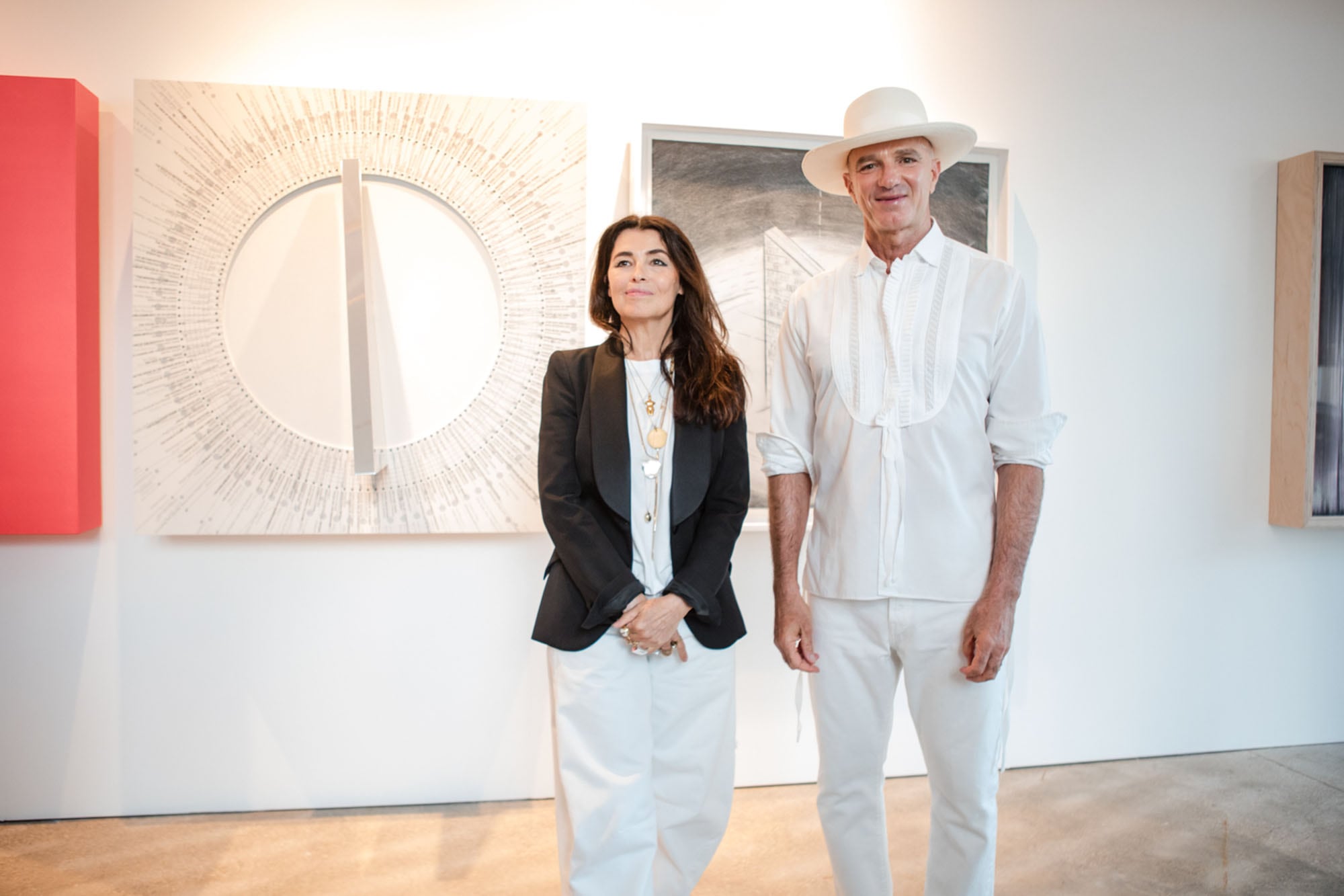 La artista británica Es Devlin y el argentino Alan Faena. Su obra es protagonista indiscutida de Miami Art Week 2025 (del 5 al 7 de diciembre), la reconocida semana del arte cuya programación incluye incluye charlas, performances, cenas, activaciones de bienestar y lecturas que conectarán a comunidades locales y globales
