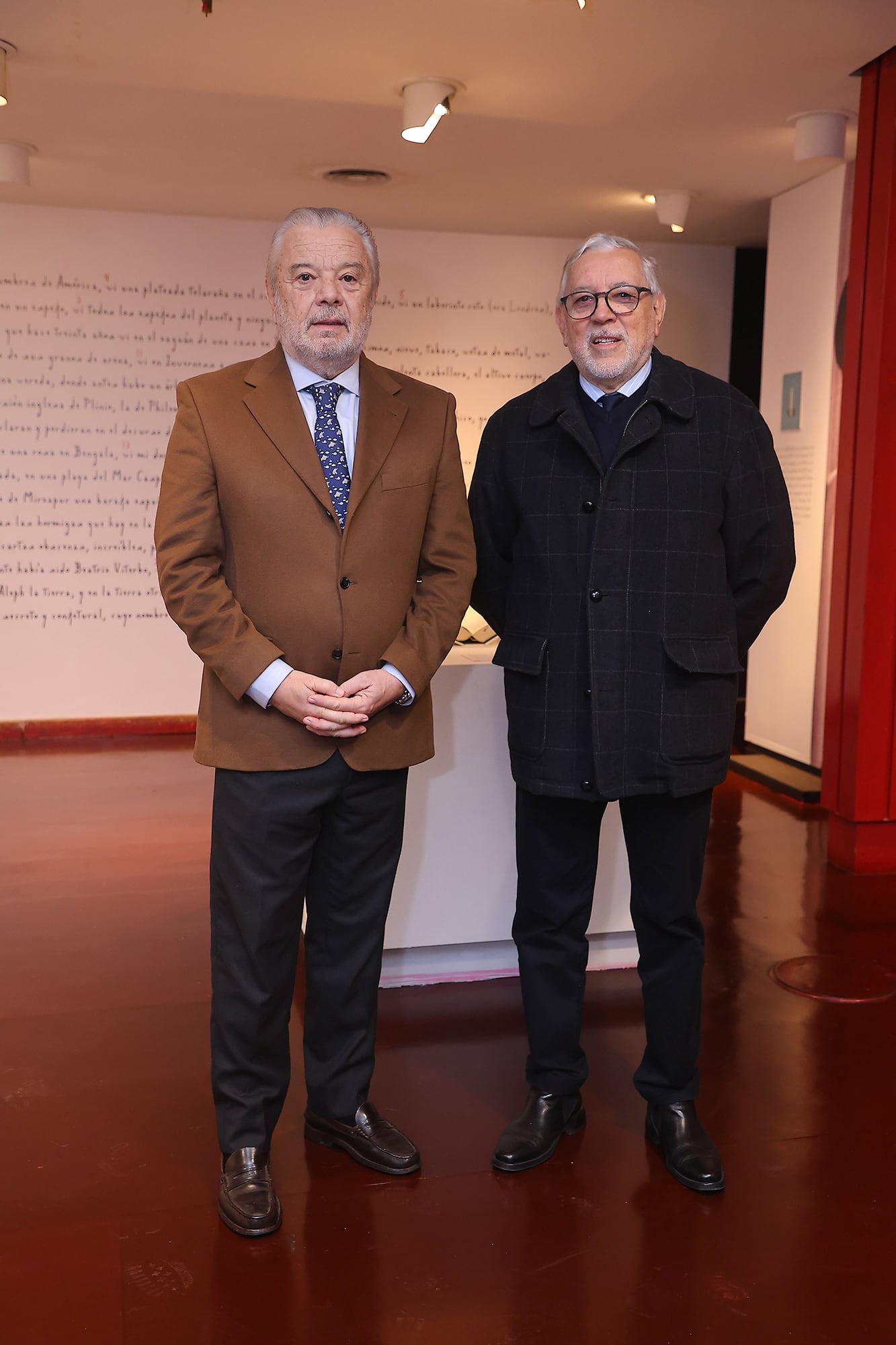 En fotos. El Dr. Juan Carlos Maqueda recibió la Pluma de Honor de la Academia Nacional de Periodismo 42 El exembajador argentino en Chile, Alejandro Rosquera, y el abogado Félix López Amaya