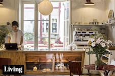 Reciclaron una propiedad histórica en San Telmo para vivir, y terminaron abriendo un café y un local deco encantadores