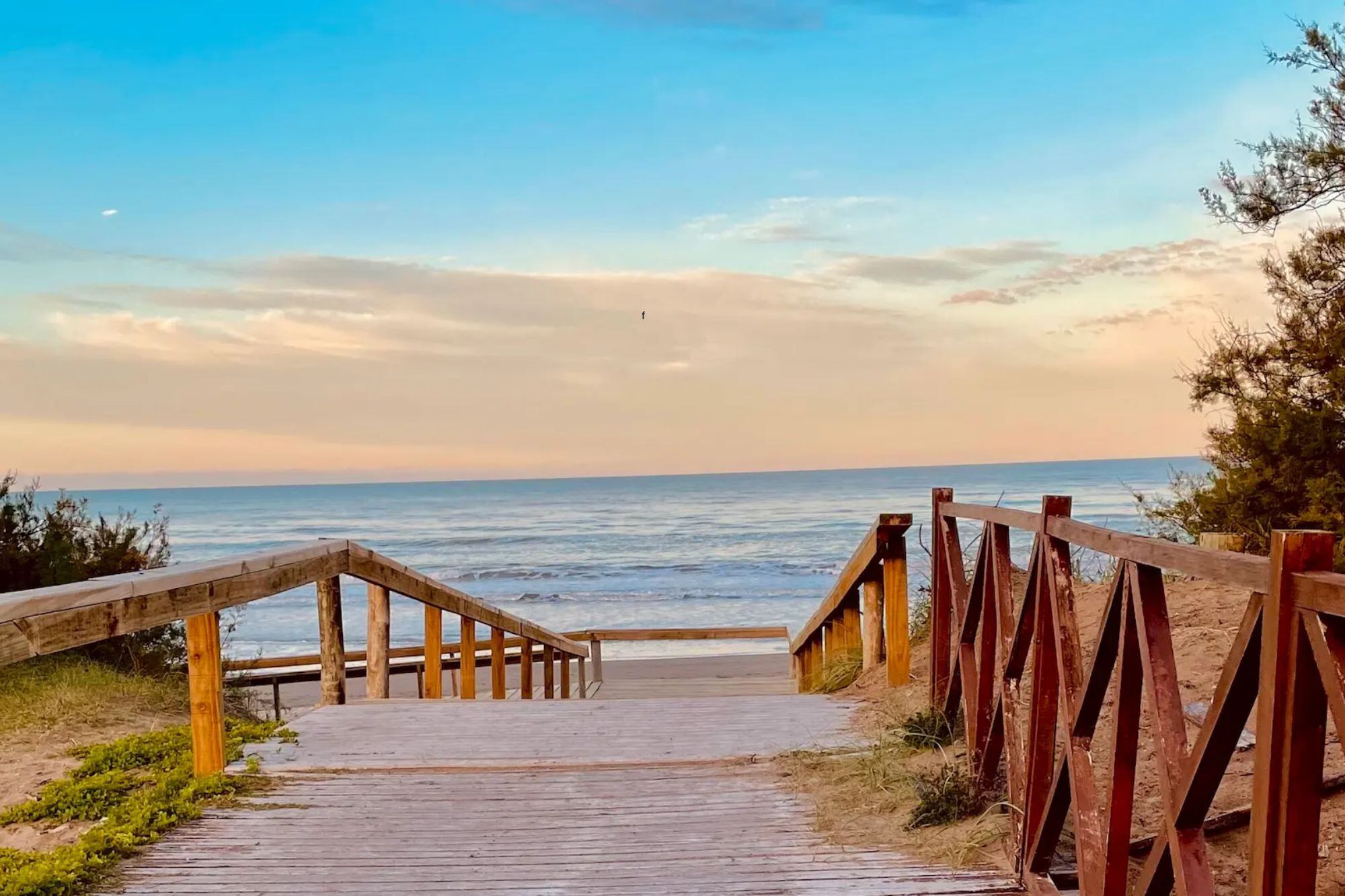 Costa del este: combina descanso frente al mar con paseos por bosques de pinos y eucaliptos