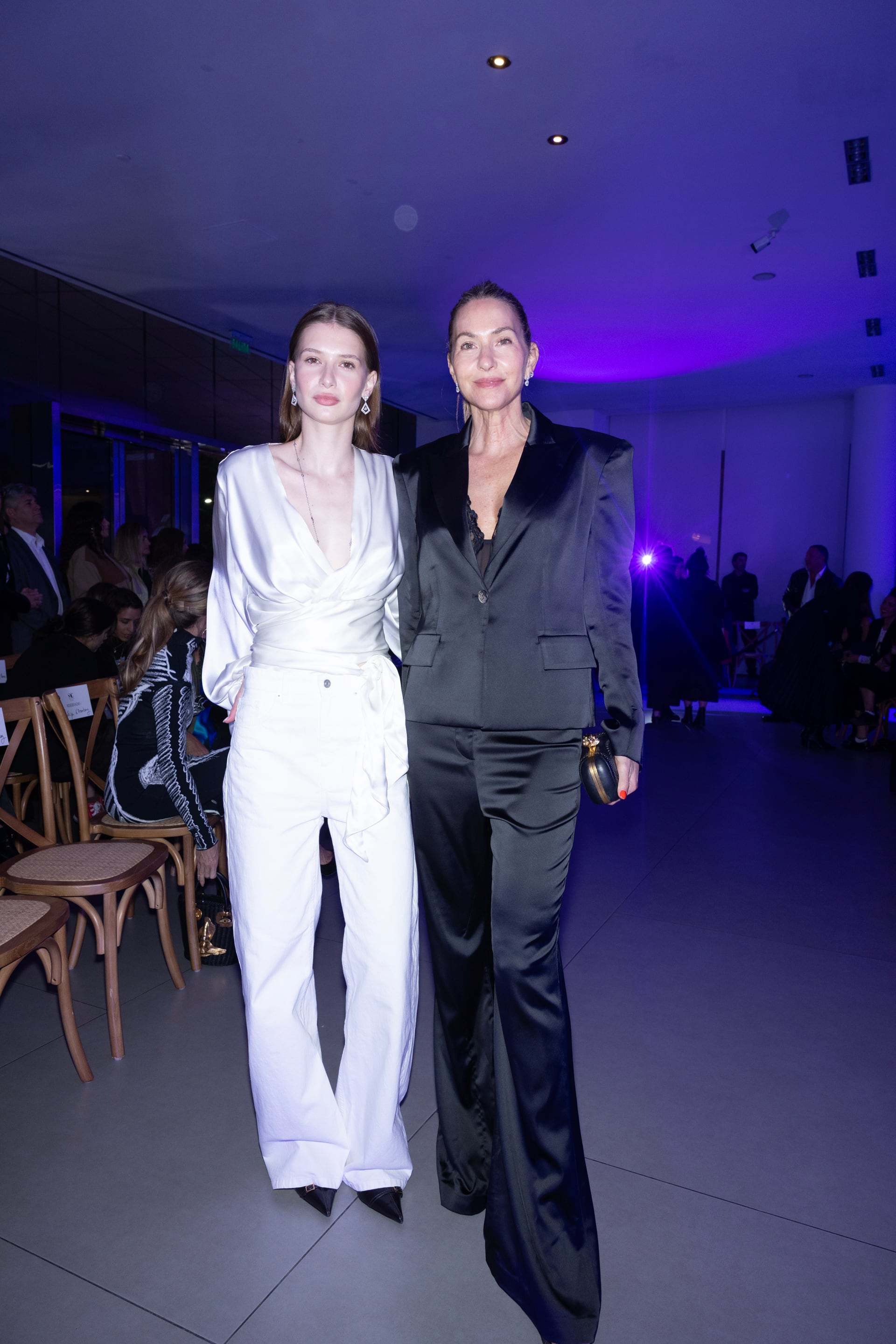 Madre e hija, Francesca Ribero y Andrea Bursten, disfrutaron de las propuestas de diseño argentino
