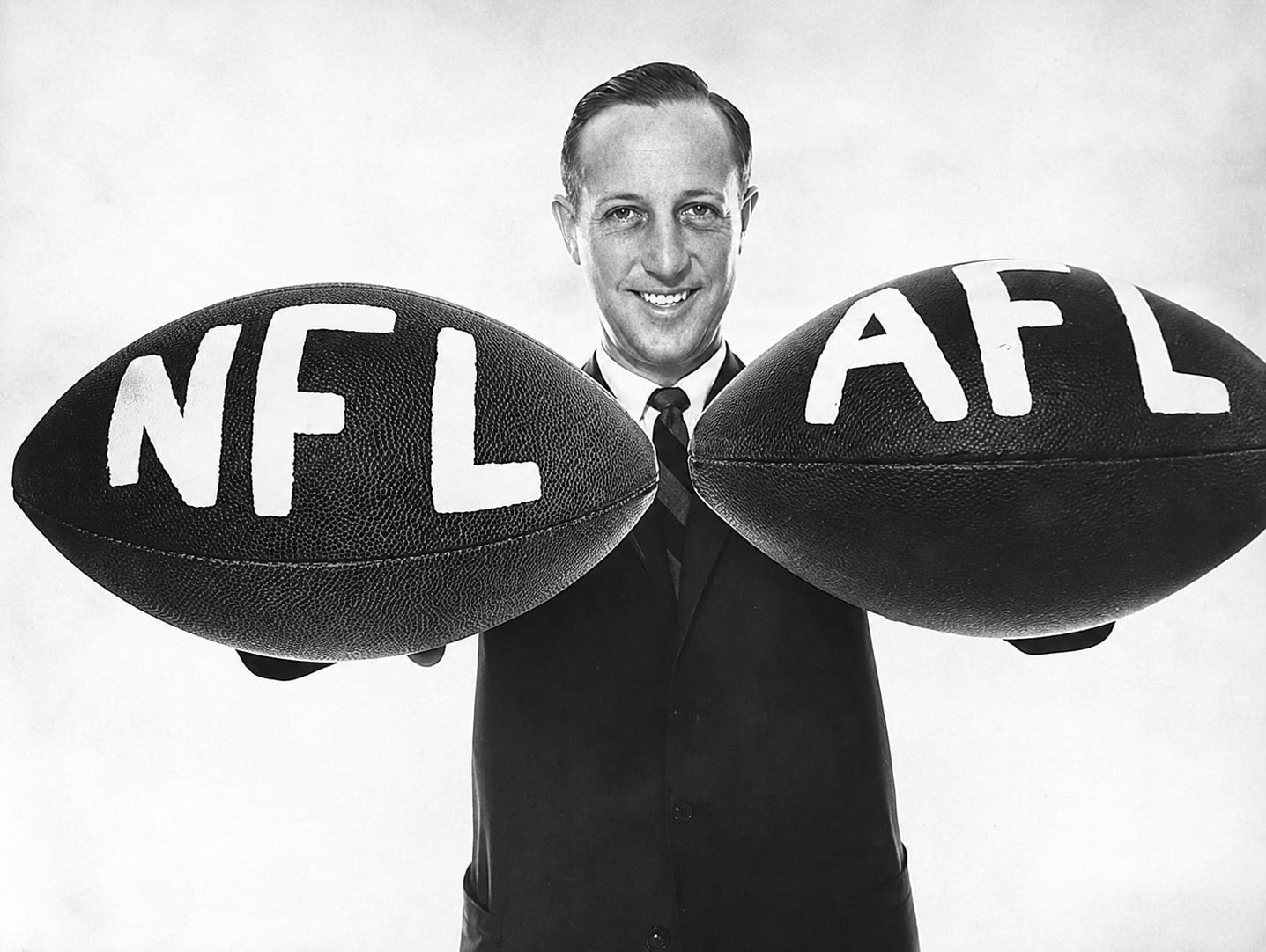 Pete Rozelle, el comisionado de la NFL que decidió mantener la fecha durante el duelo nacional por el asesinato de John Kennedy