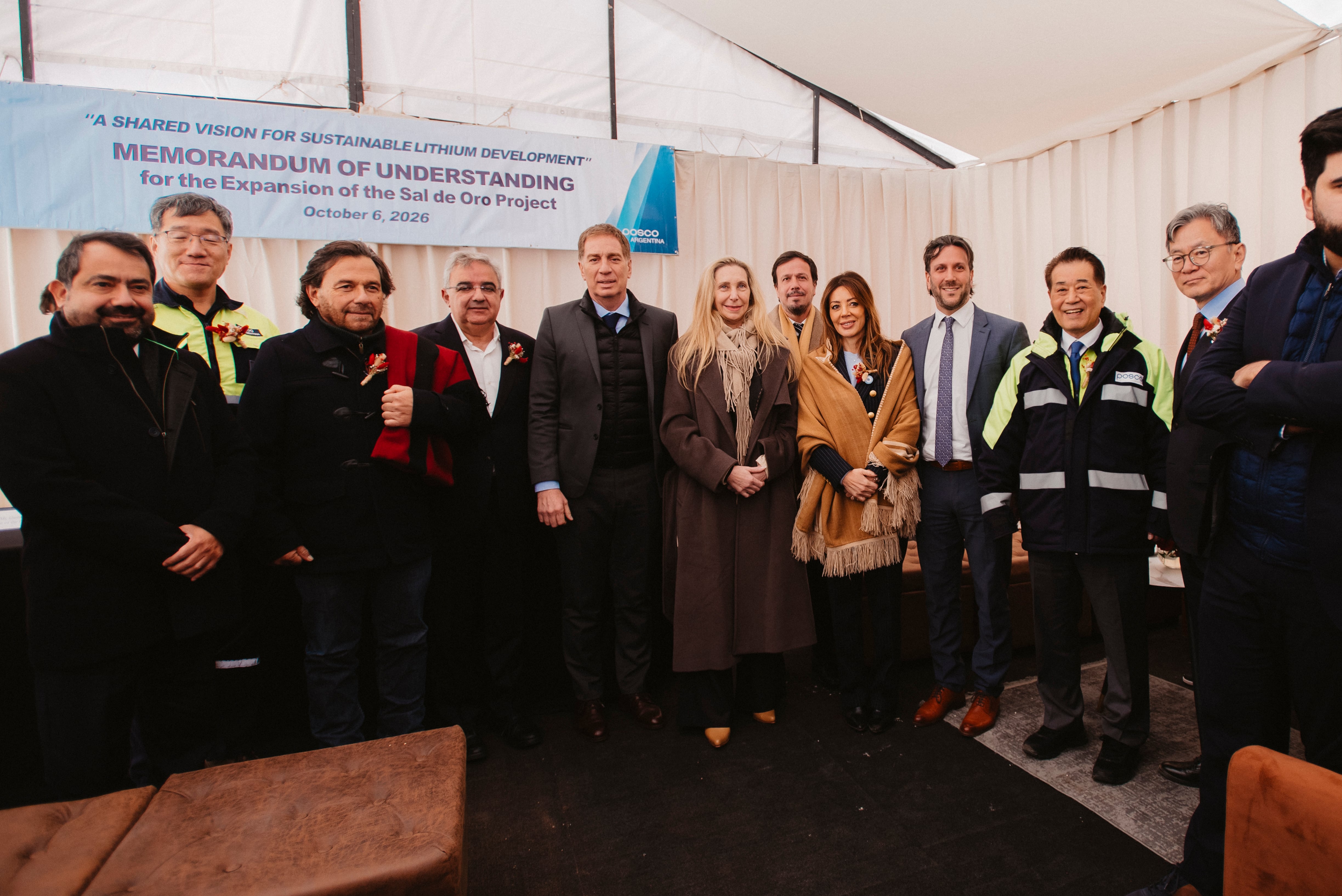 La secretaria General de la Presidencia, Karina Milei; el jefe de Gabinete, Diego Santilli; el vicejefe de Gabinete, Ignacio Devitt; y el secretario de Comunicación y Medios, Fabián Fernández, participaron de la inauguración de la Planta II del Proyecto Sal de Oro, en el Salar del Hombre Muerto, junto a los gobernadores de Salta, Gustavo Sáenz, y de Catamarca, Raúl Jalil.