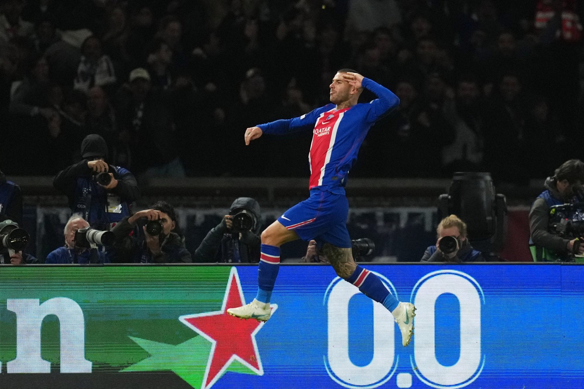 Lucas Hernández marcó de cabeza el segundo gol de PSG