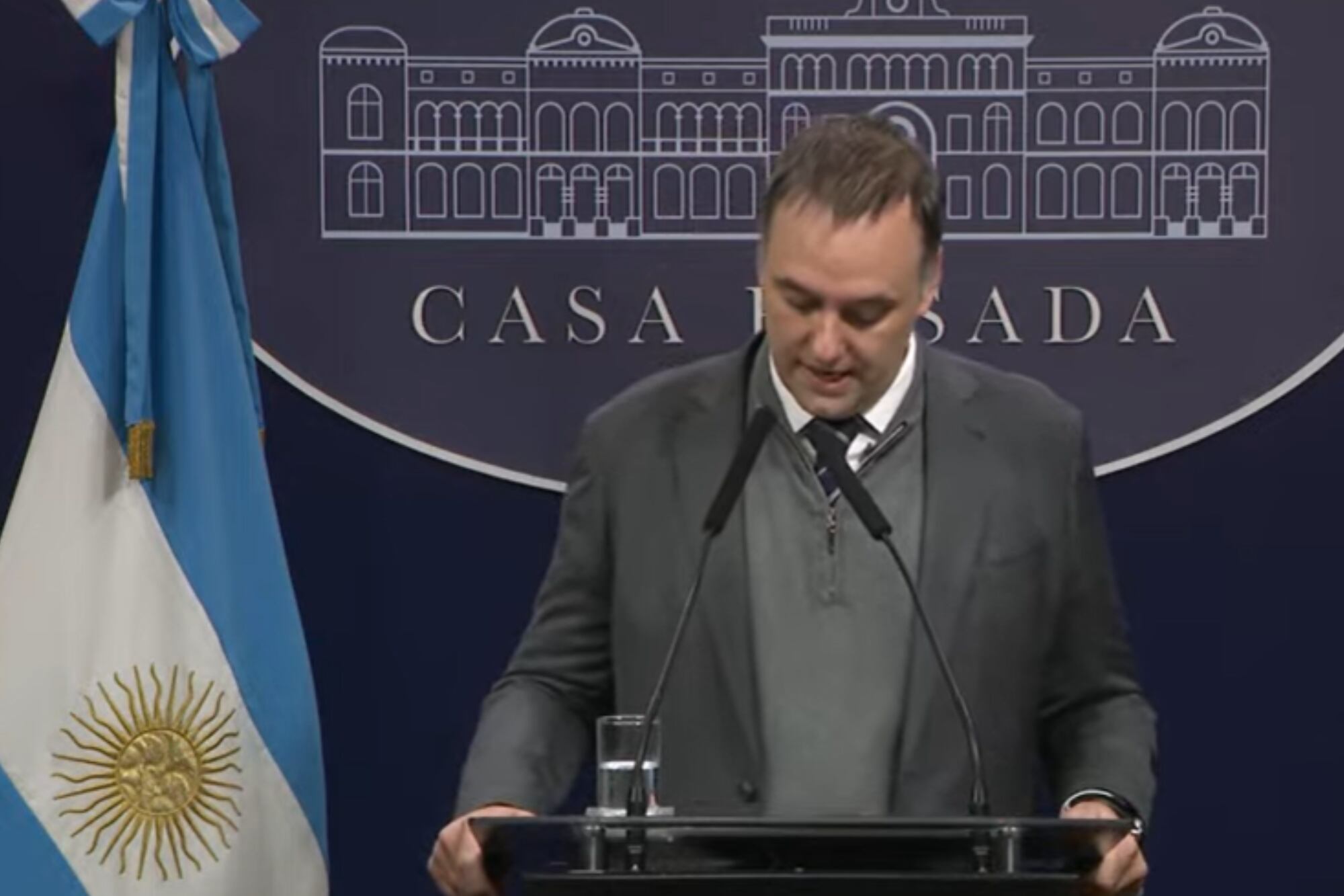 El vocero presidencial, Manuel Adorni, anunció los cambios