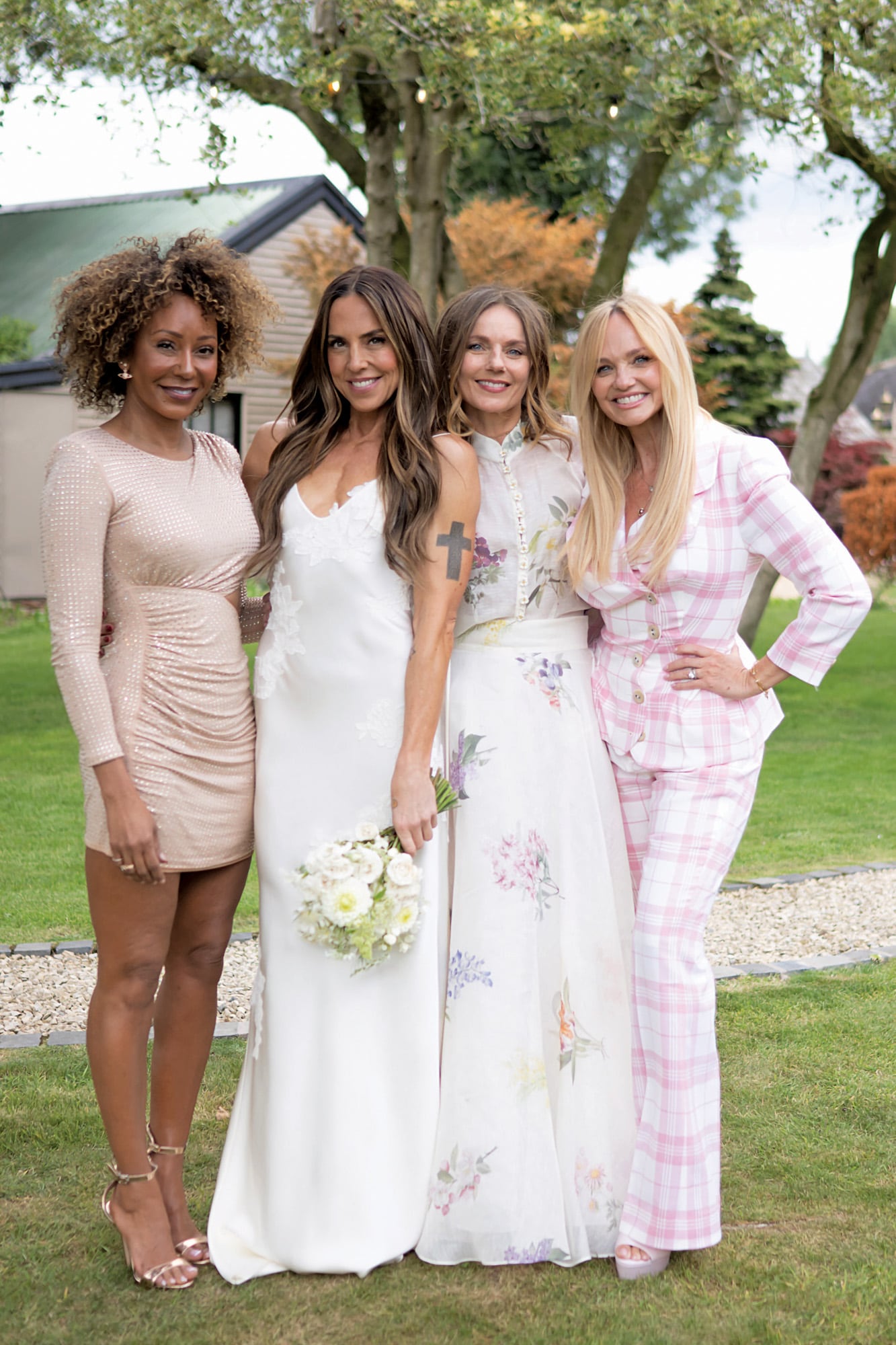 La novia junto a Mel B, Geri Halliwell y Emma Bunton. Victoria Beckham estuvo ausente con aviso