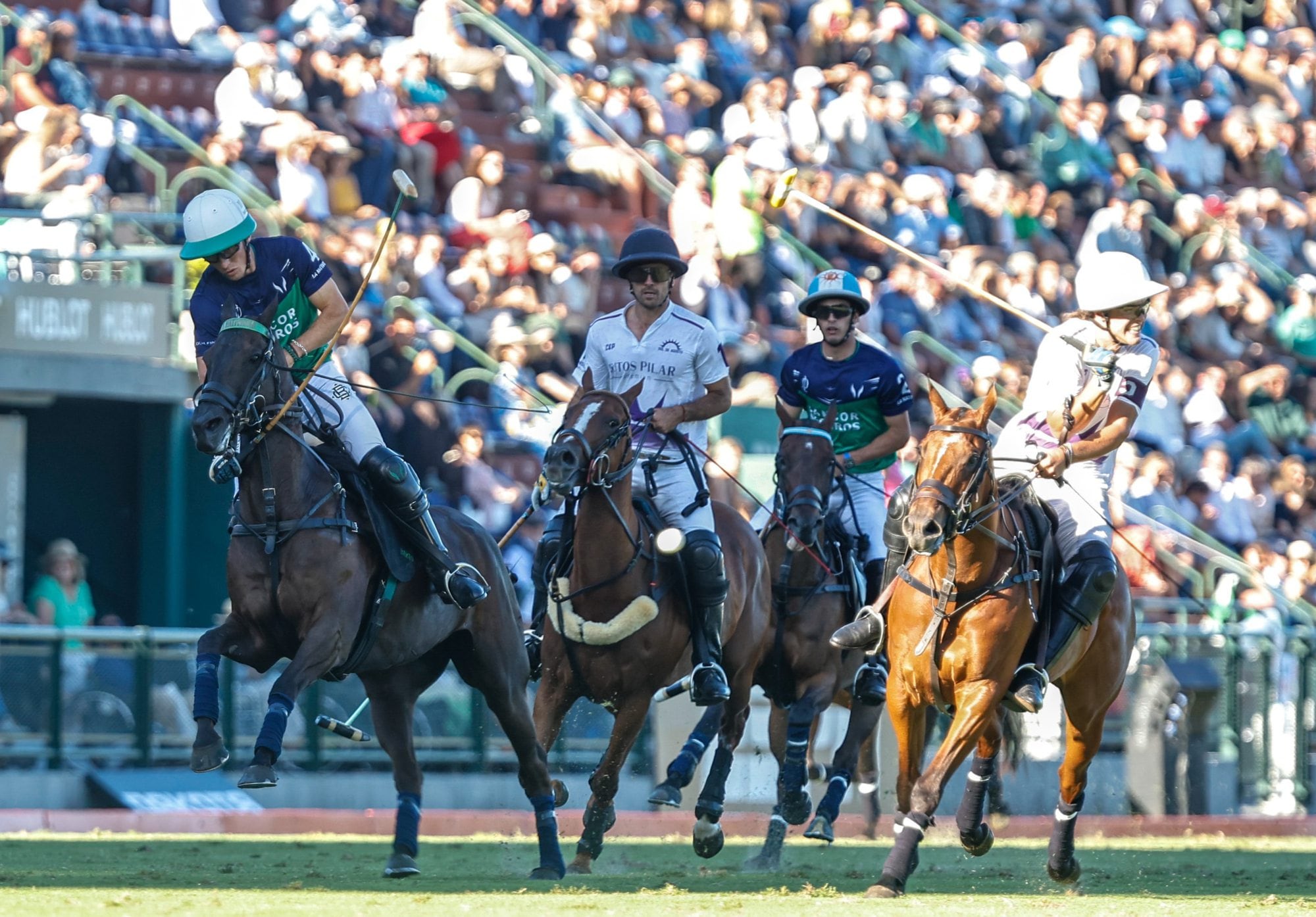 Pega Barto Castagnola, unas de las figuras de La Natividad-La Dolfina de la temporada, en la victoria sobre Sol de Agosto