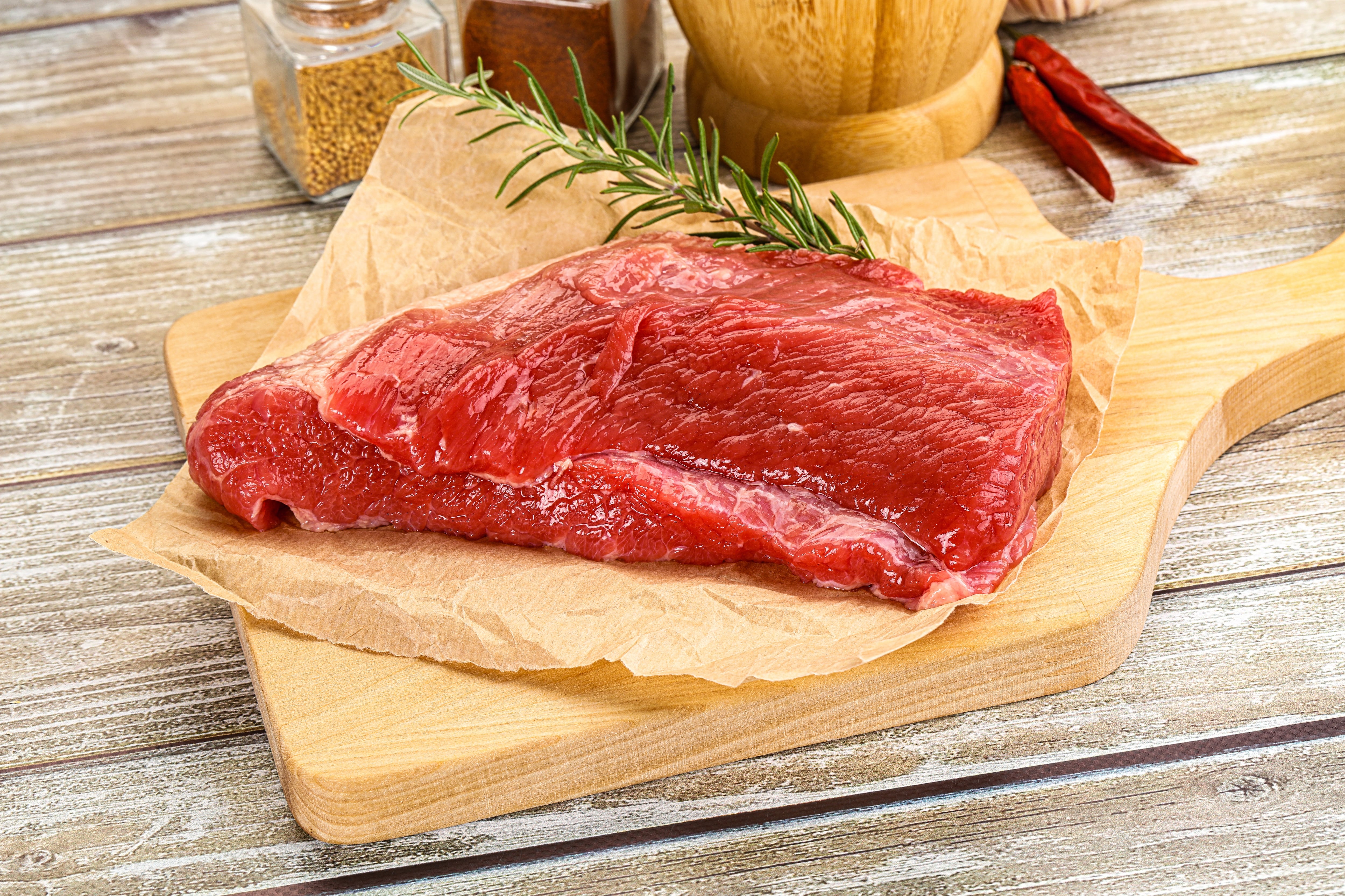 Cuánto tiempo dejar la carne cruda en la heladera, cómo guardarla y otros secretos para conservarla: “Ante la menor duda, no se consume”