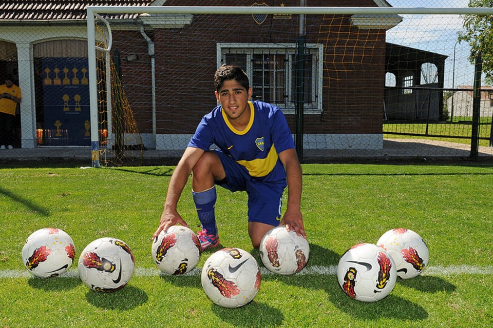 Vadalá posa con siete balones. El pibe vivió una tarde inolvidable