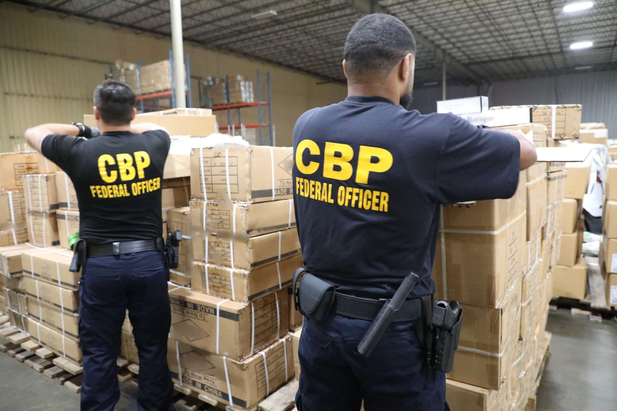 La CBP es la oficina encargada de registrar los equipajes y paquetes sospechosos que puedan transportar algo ilegal