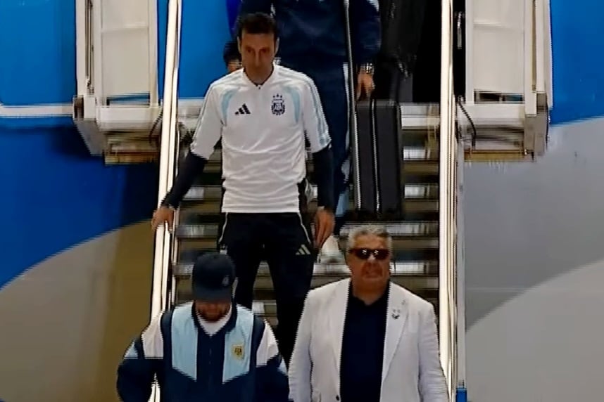 Las gestiones secretas del Gobierno con Chiqui Tapia para coordinar la llegada del seleccionado