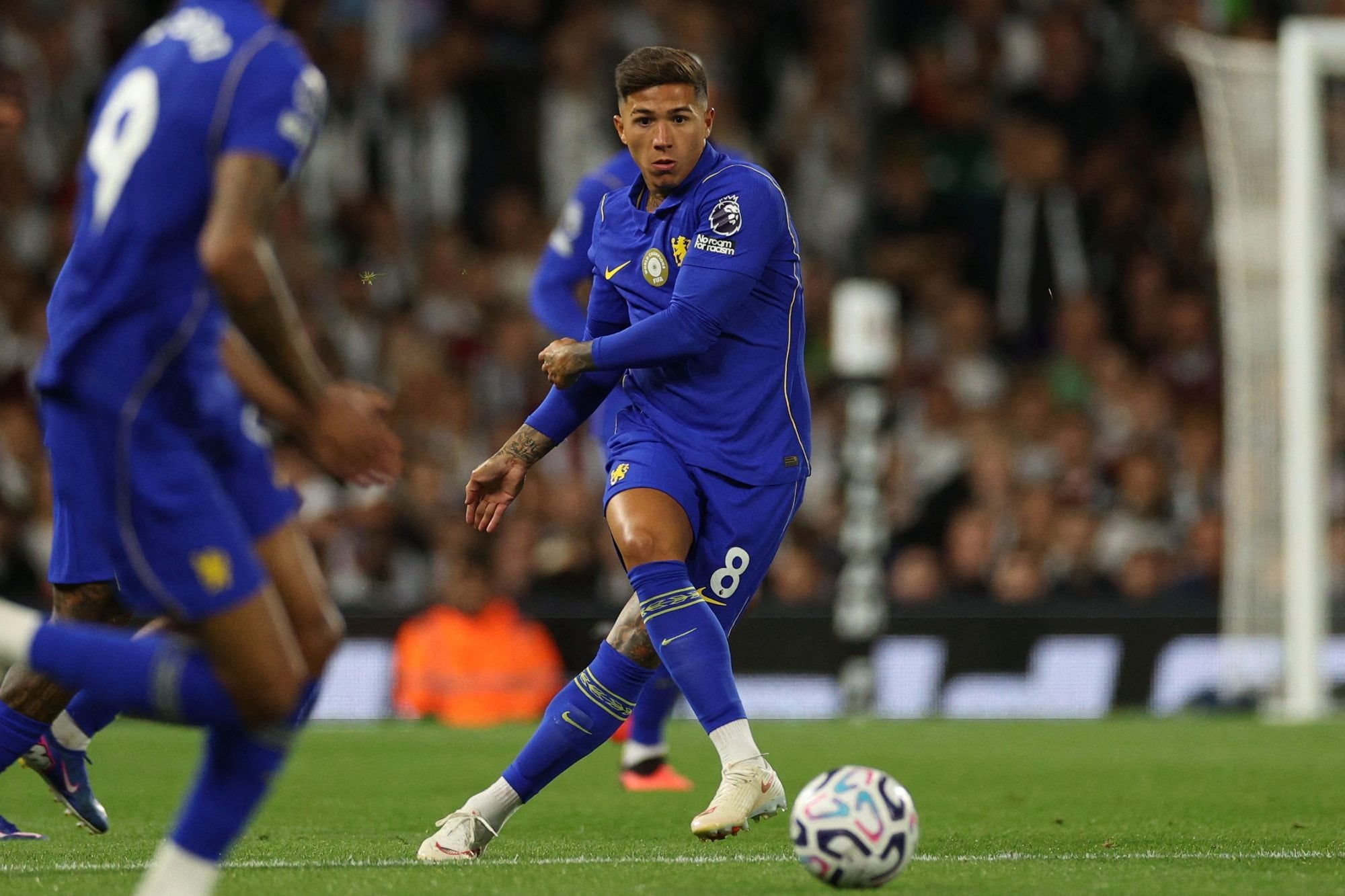 Enzo Fernández en la victoria por 3 a 2 del Chelsea ante Fulham