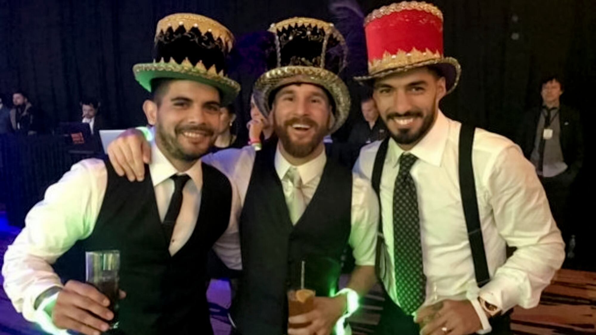 Éver Banega, Lionel Messi y Luis Suárez en pleno festejo